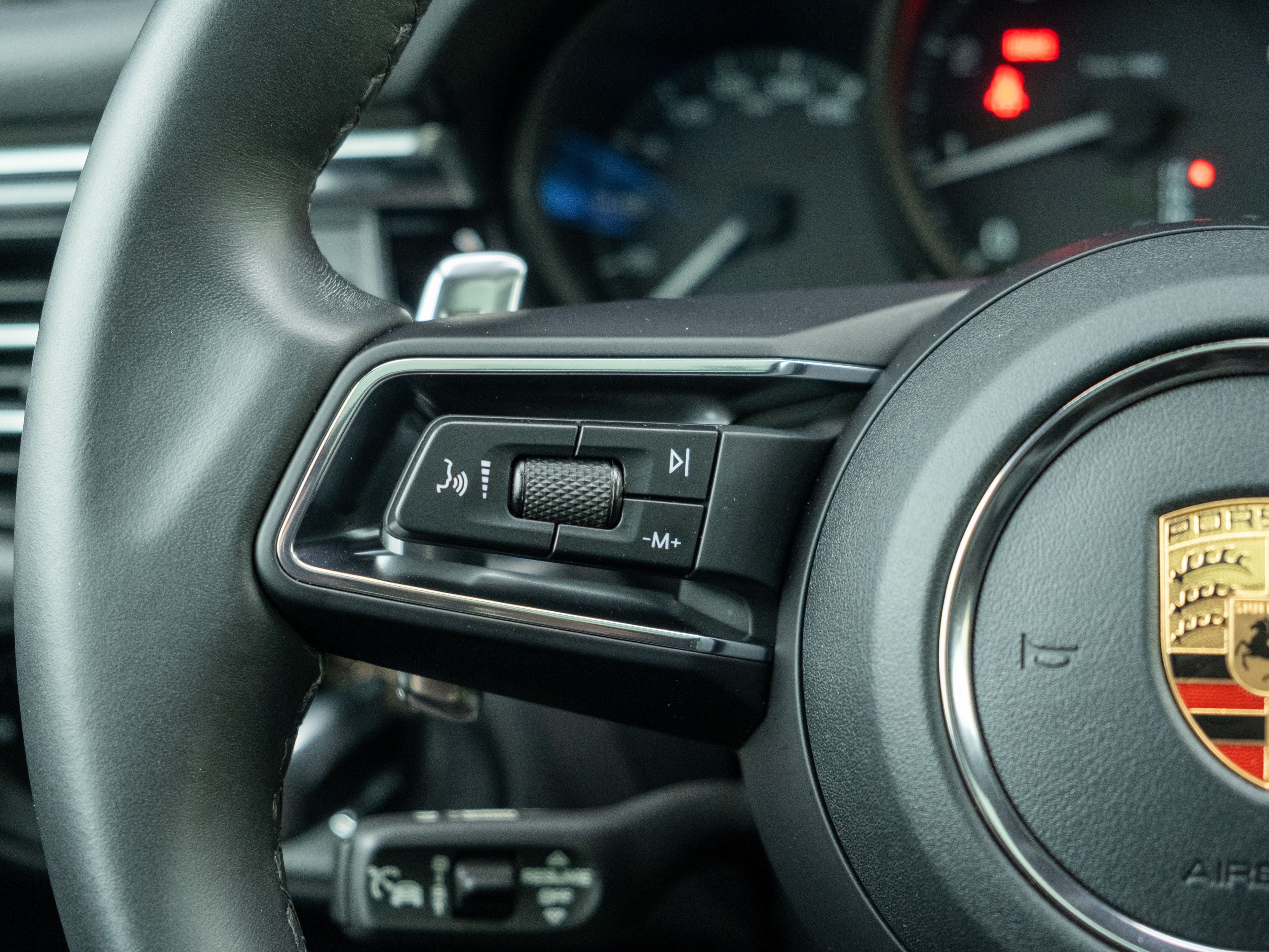 2023 Porsche Macan Base