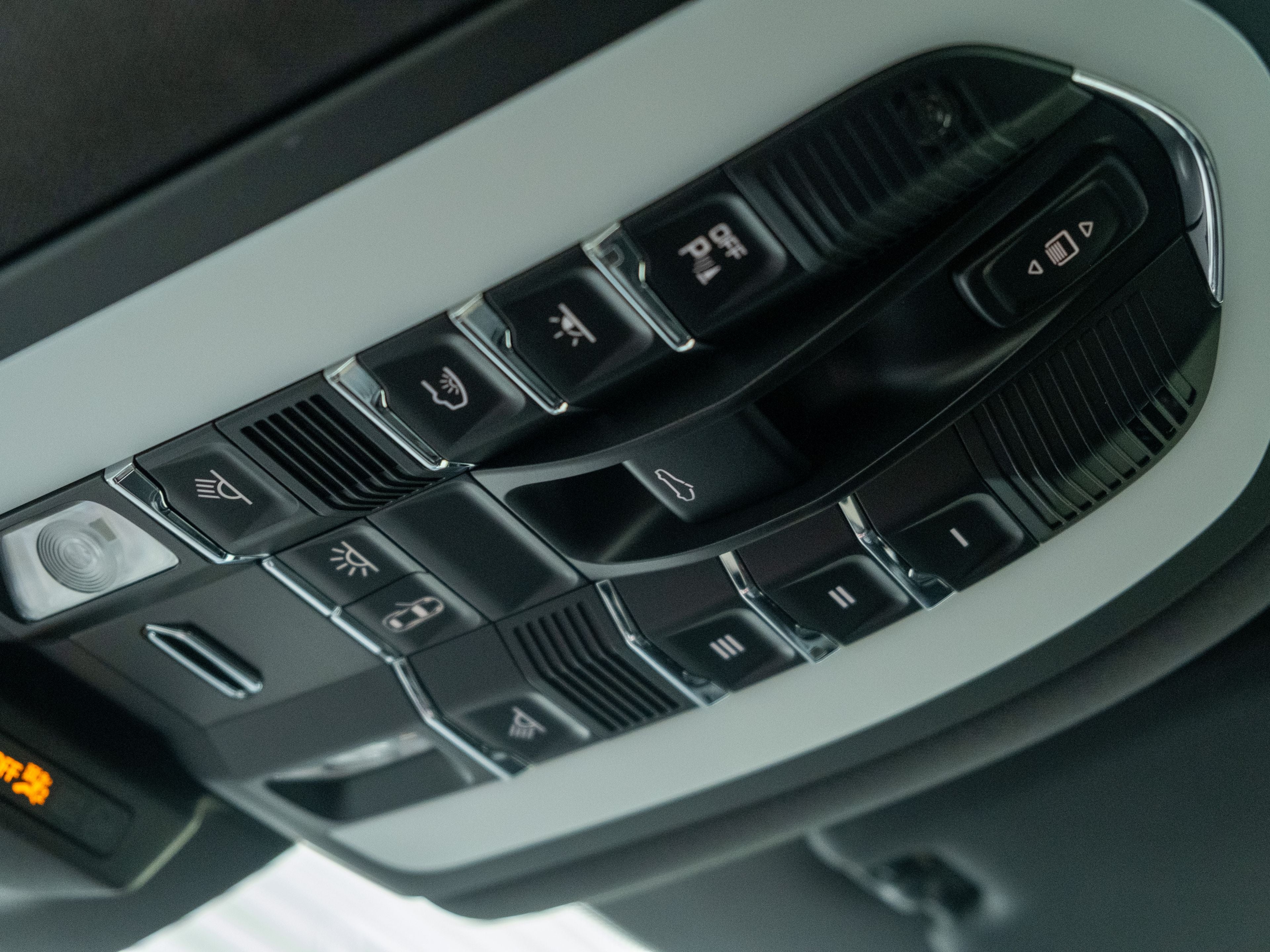 2023 Porsche Macan Base