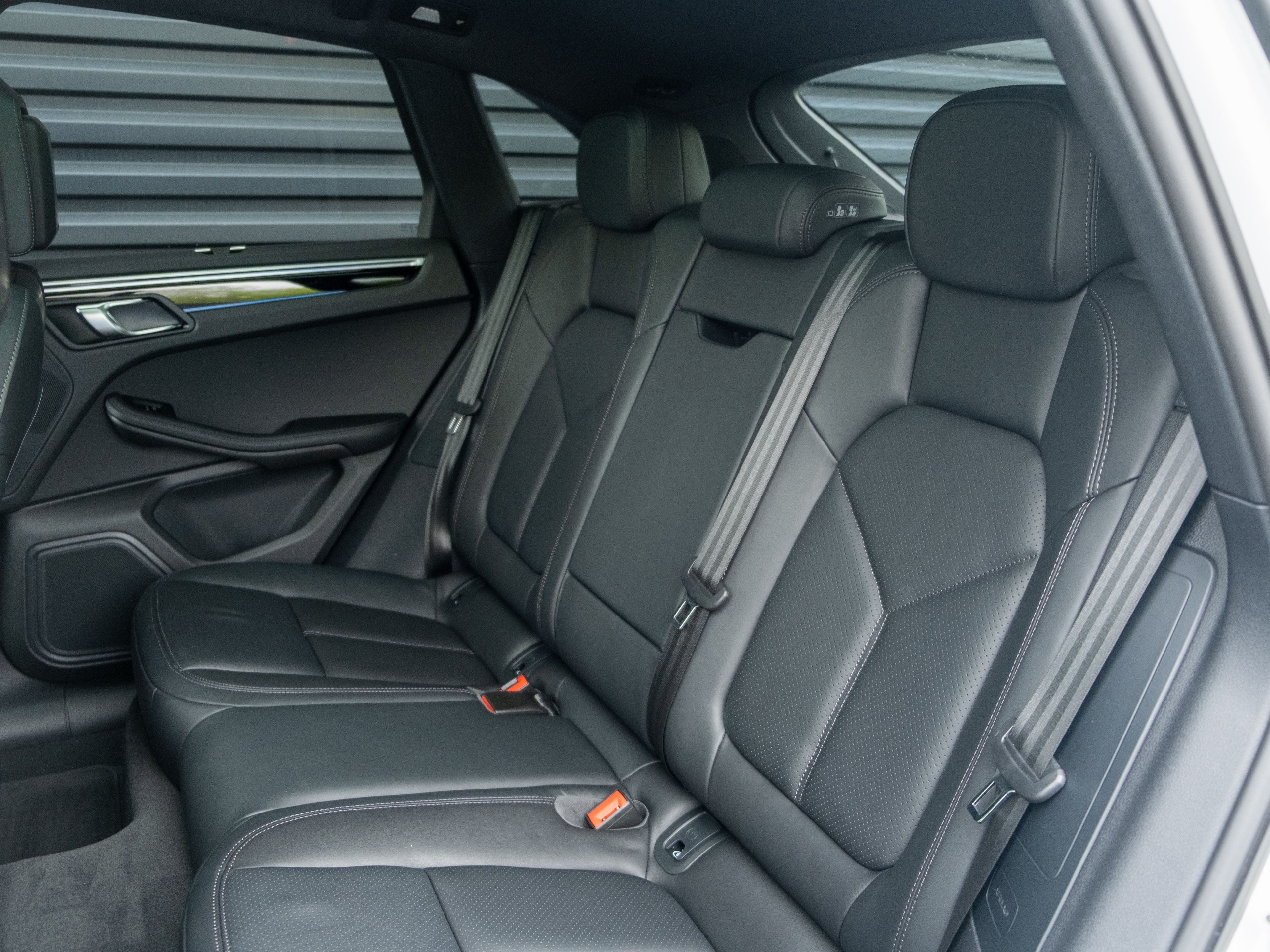 2023 Porsche Macan Base