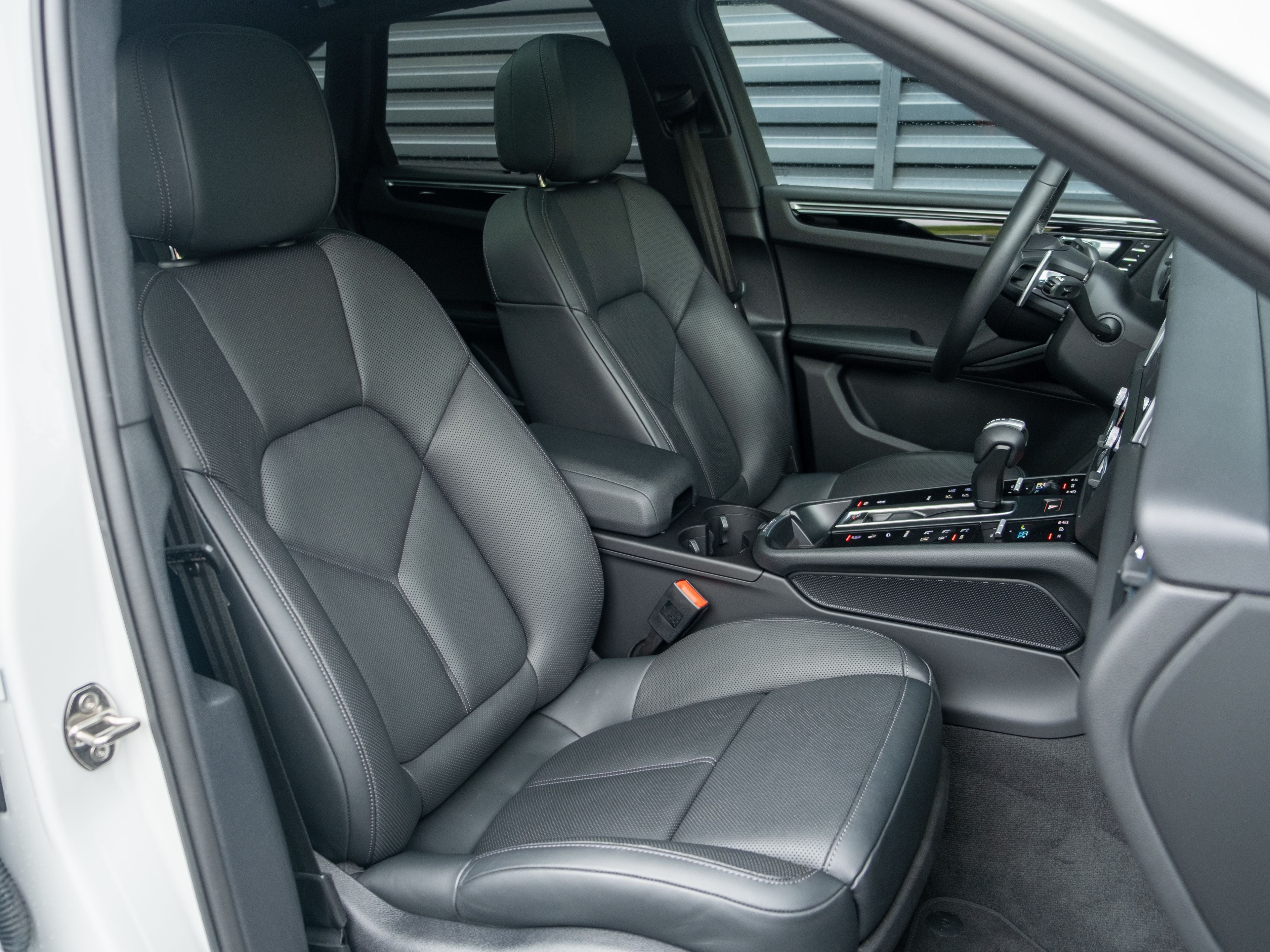 2023 Porsche Macan Base