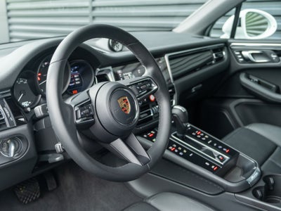 2023 Porsche Macan Base