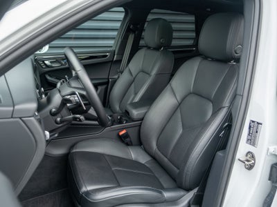 2023 Porsche Macan Base