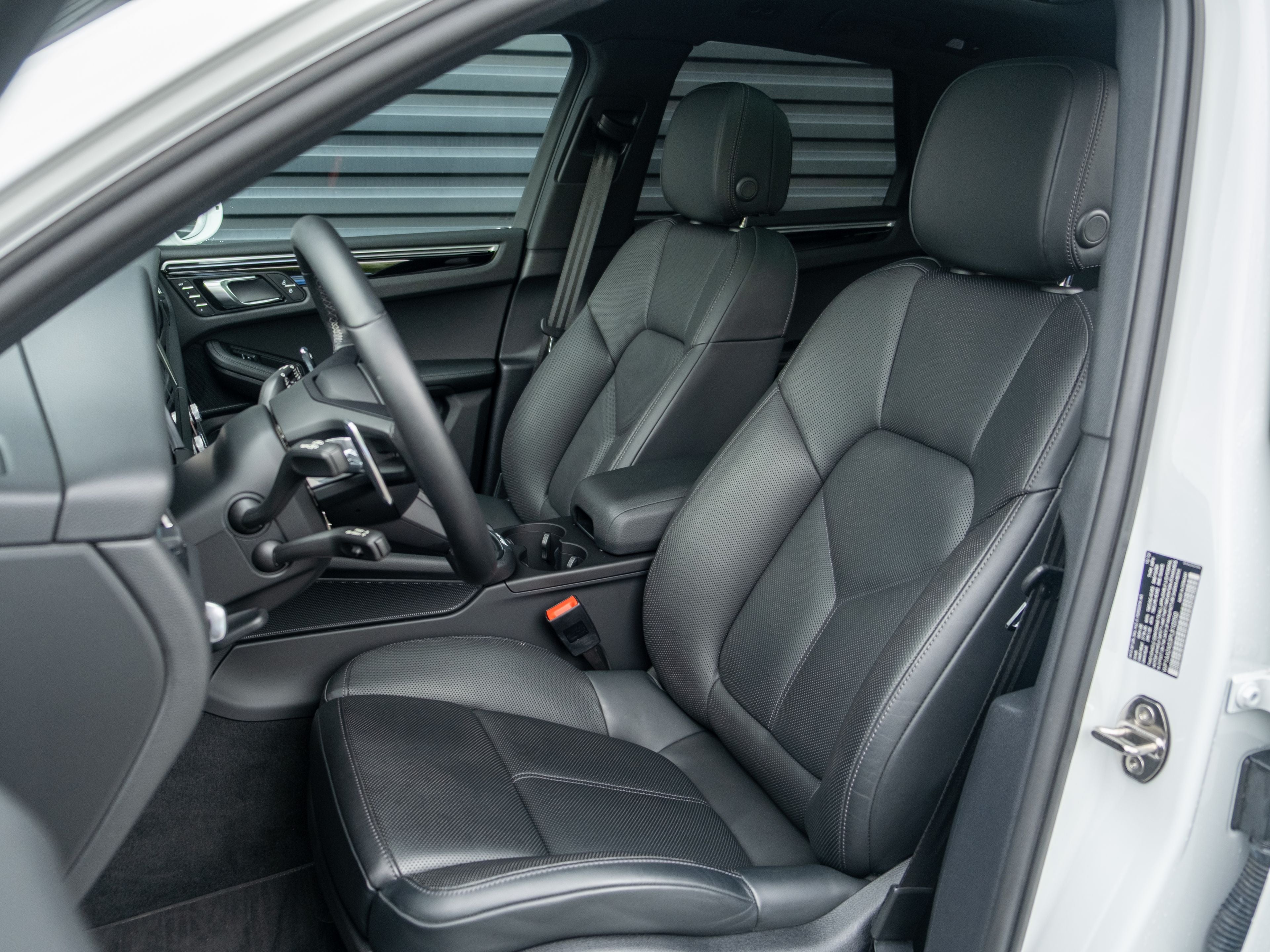 2023 Porsche Macan Base