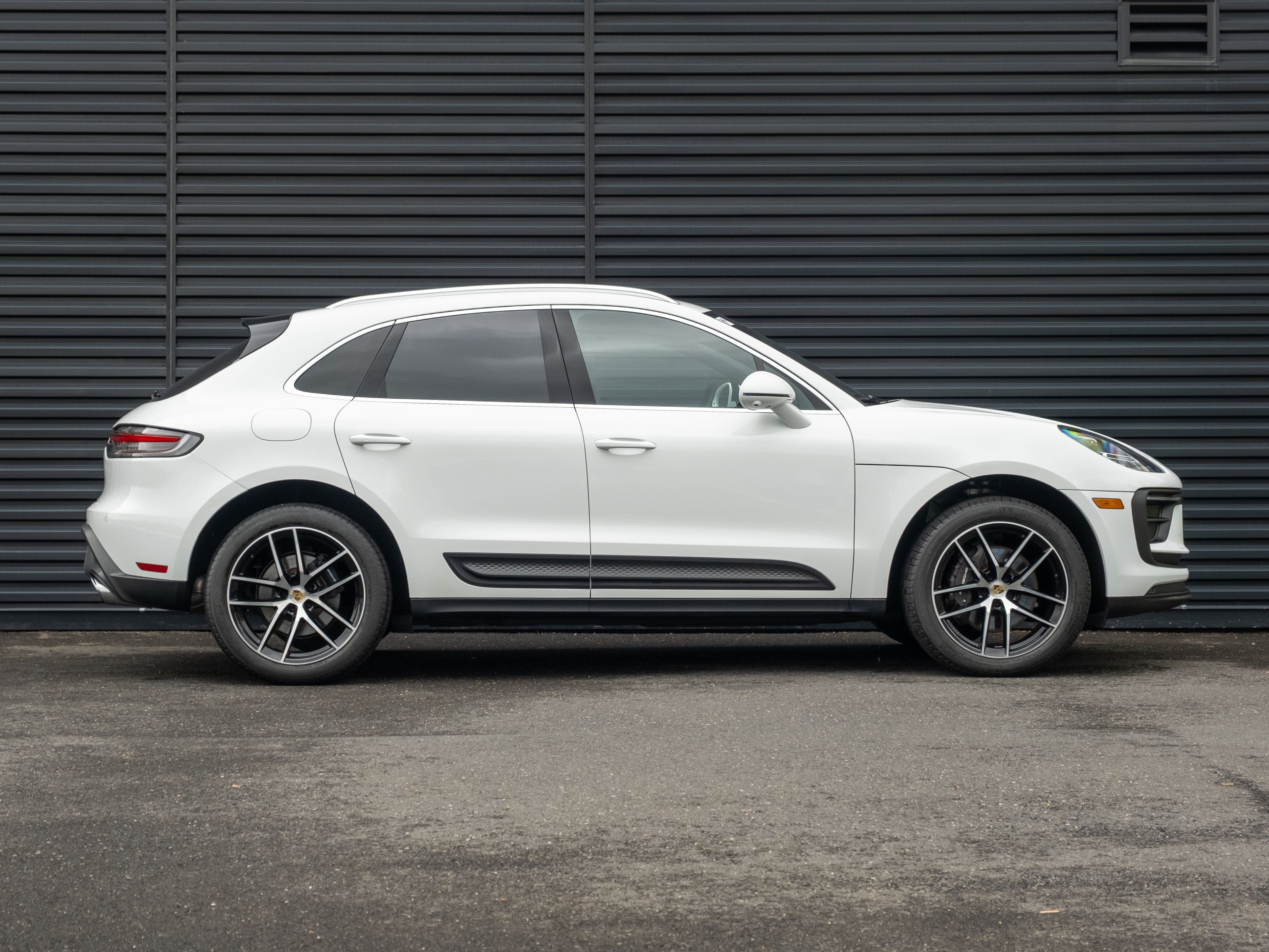 2023 Porsche Macan Base