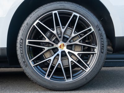 2026 Porsche Macan Base