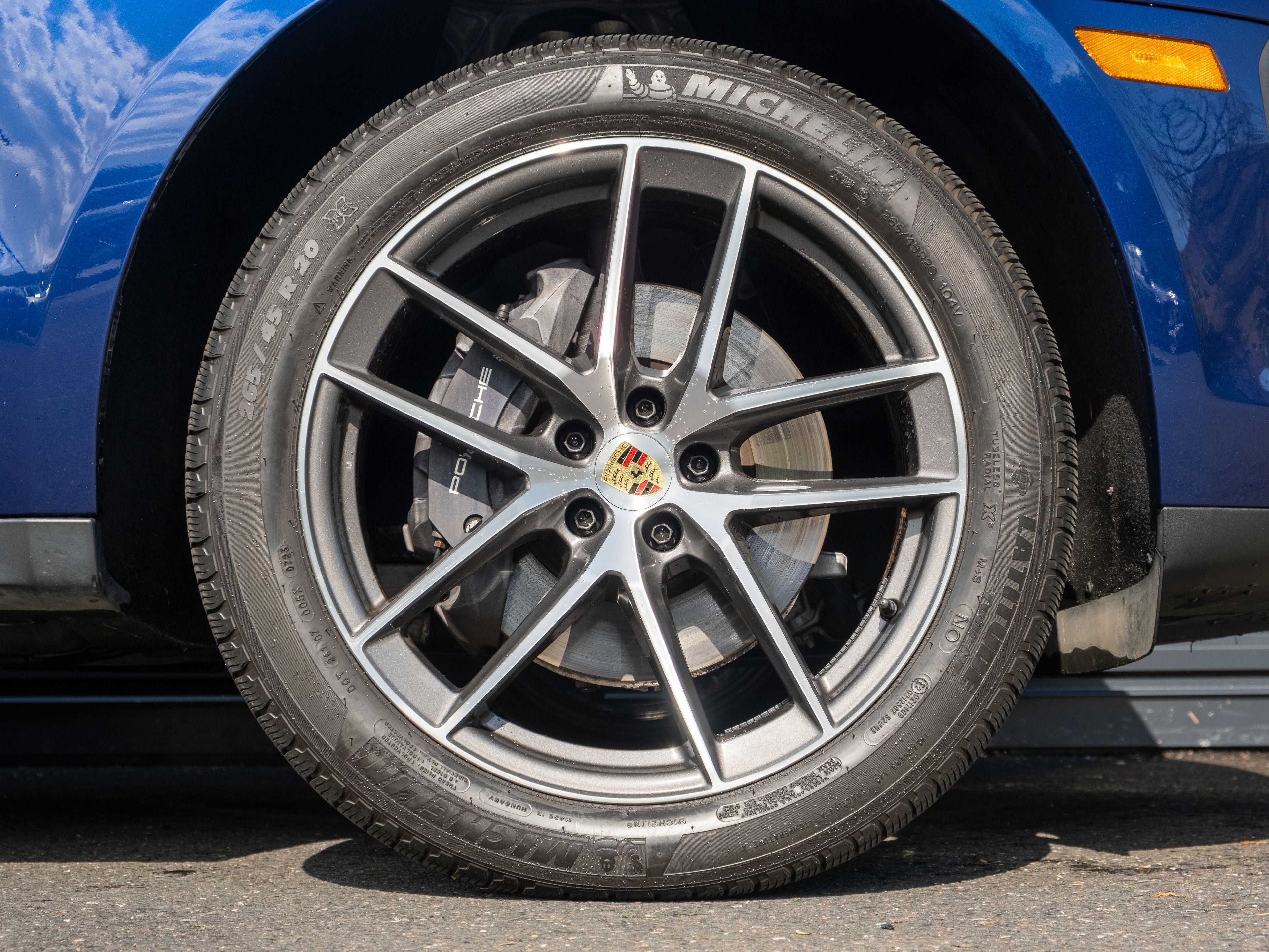 2023 Porsche Macan Base