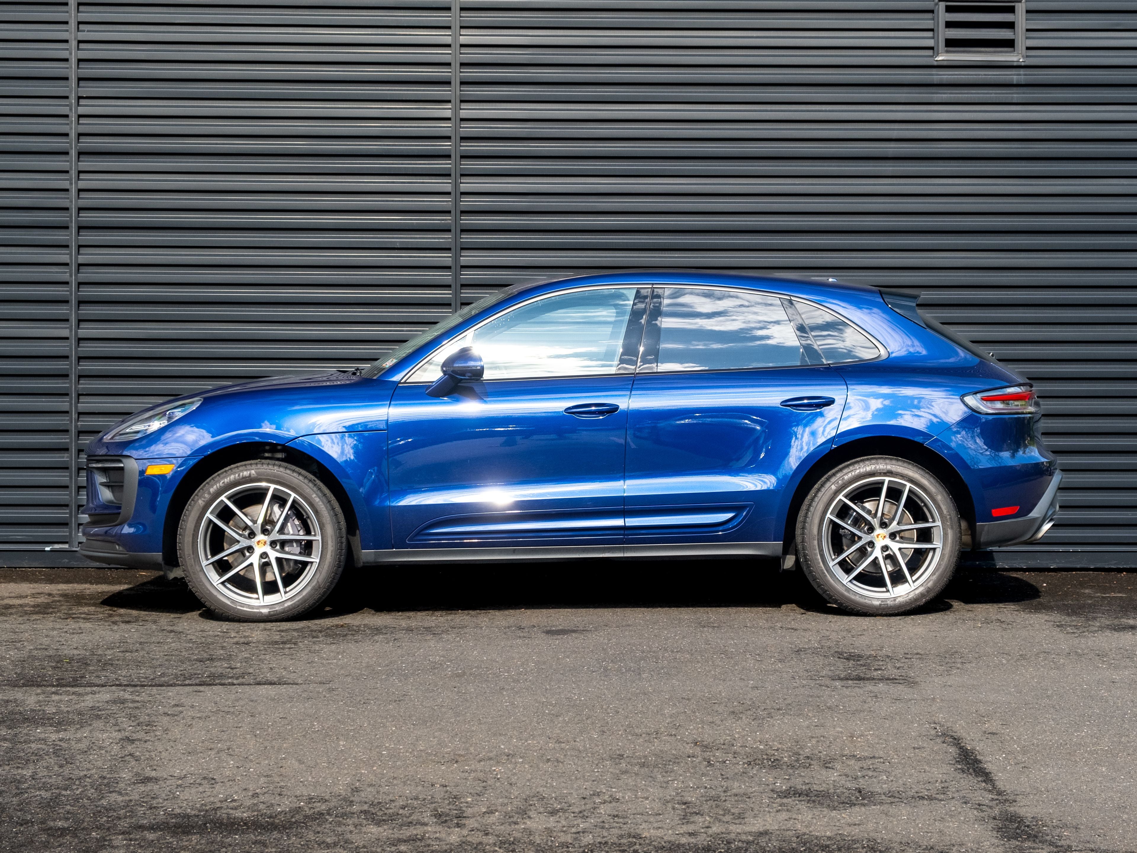2023 Porsche Macan Base