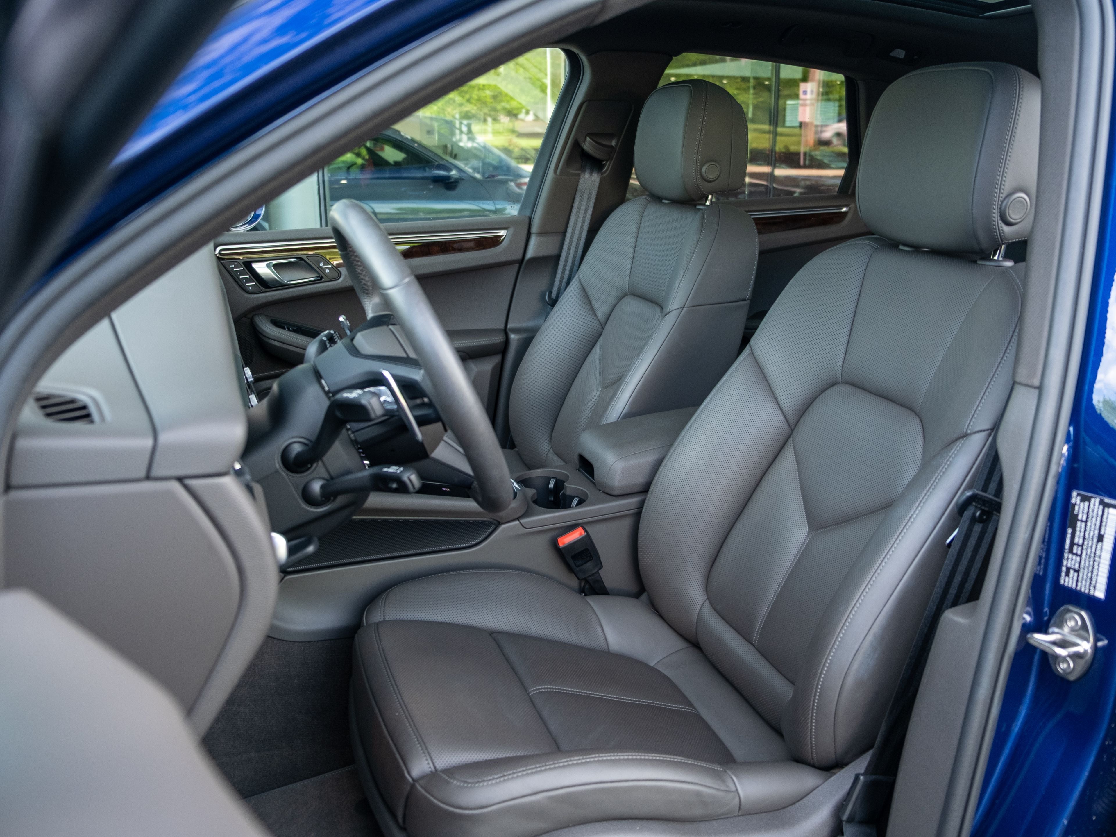 2023 Porsche Macan Base
