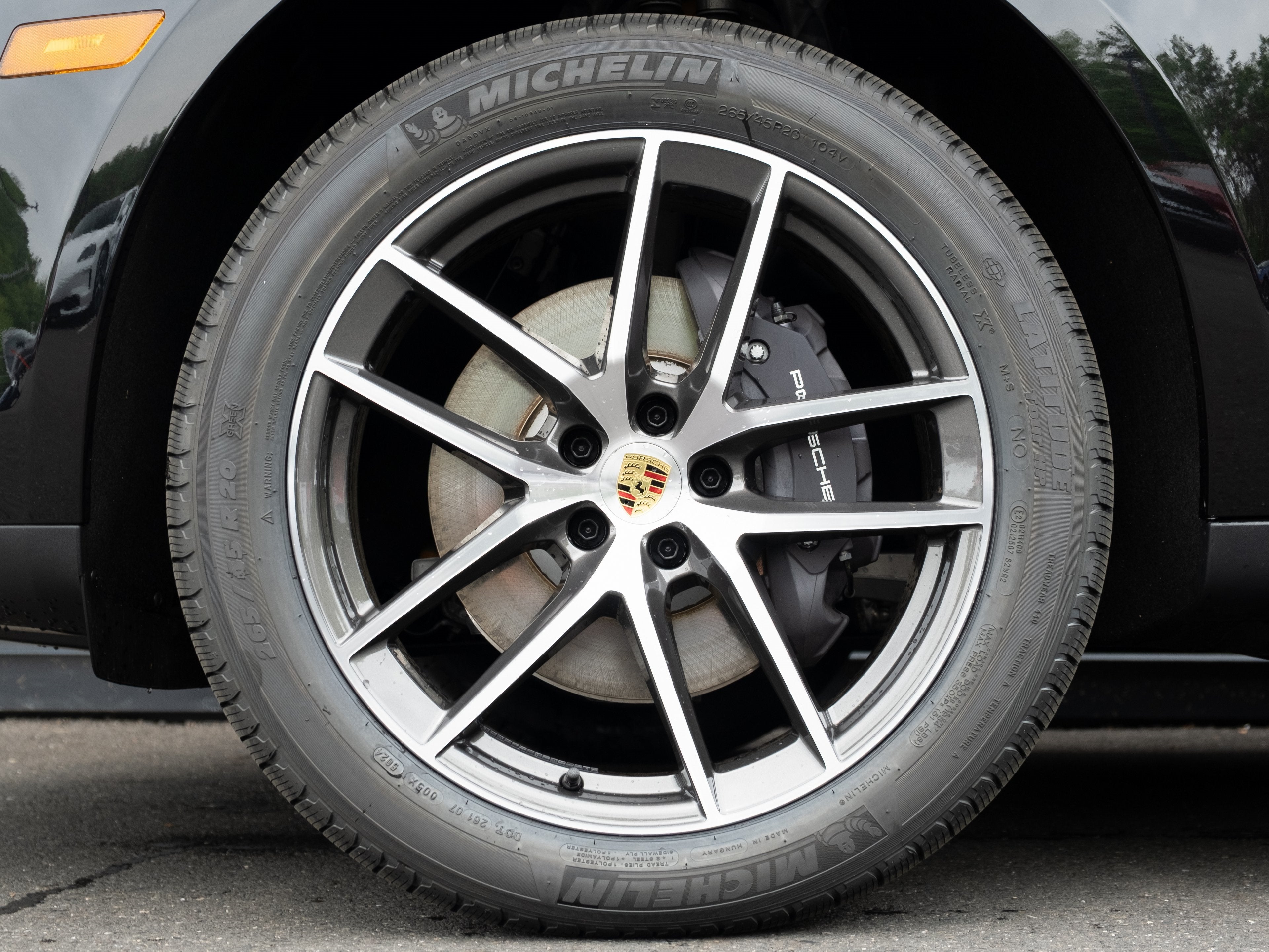 2025 Porsche Macan Base