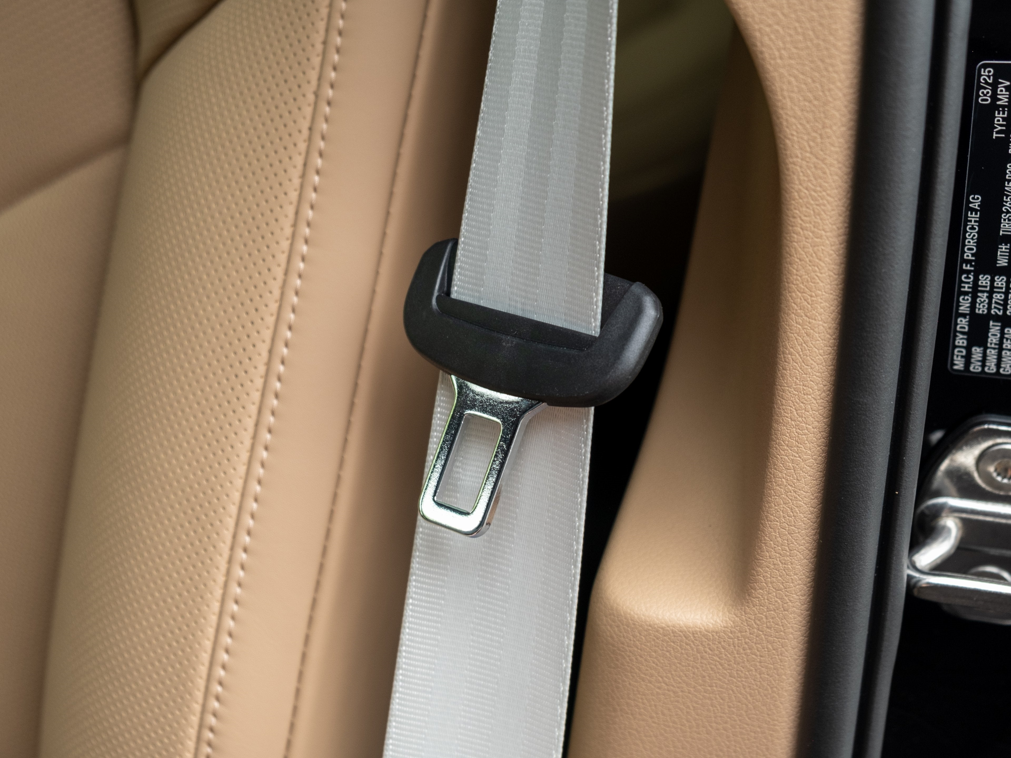 2025 Porsche Macan Base