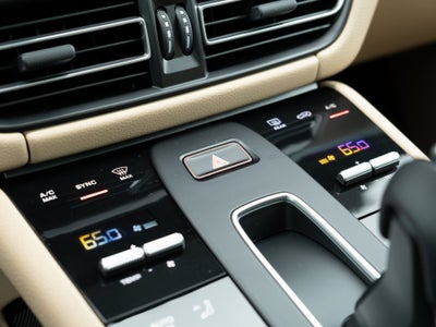 2025 Porsche Macan Base