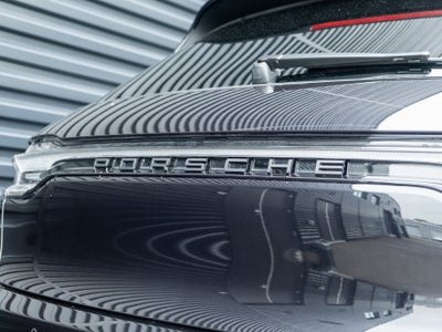 2025 Porsche Macan Base