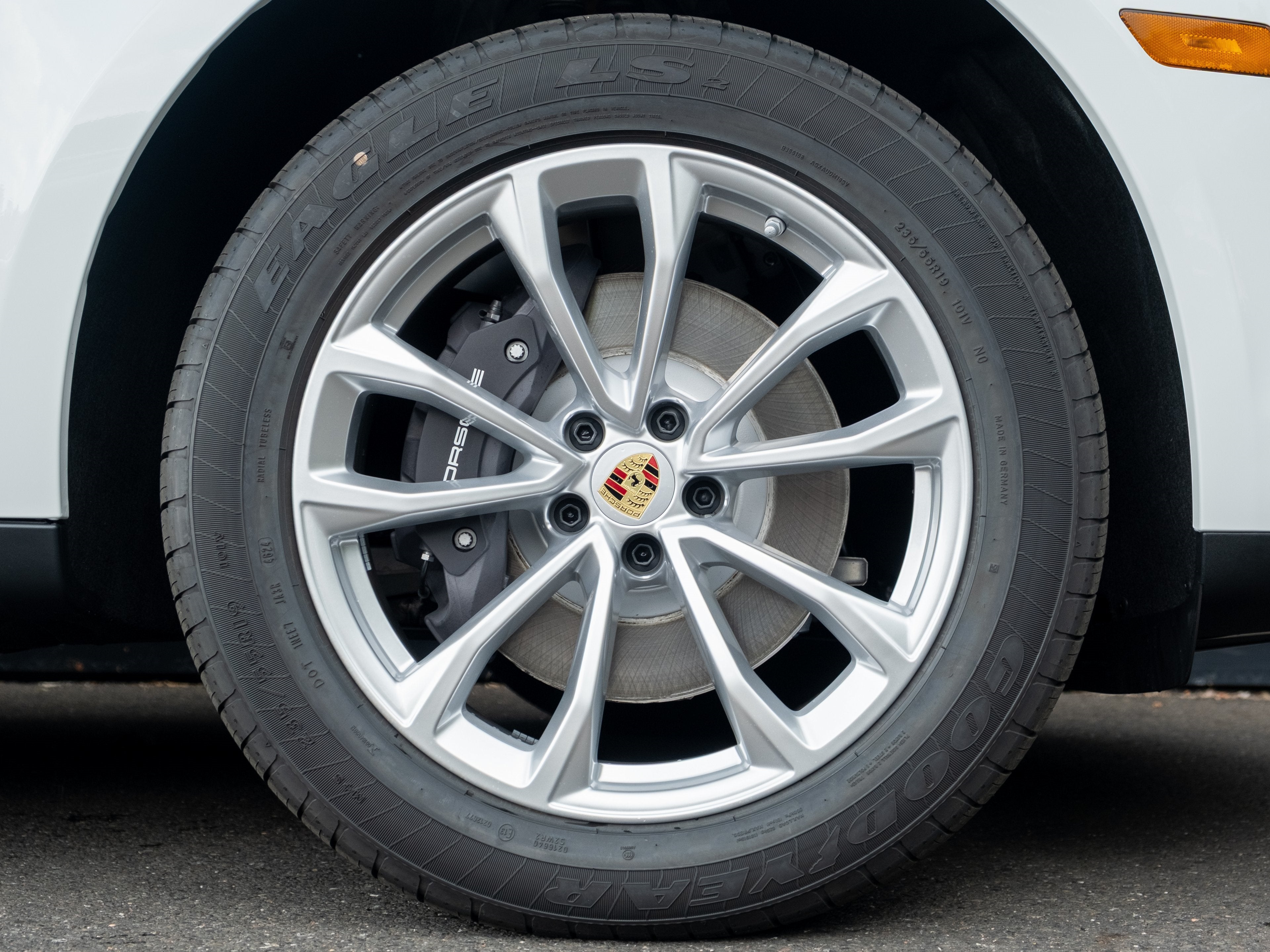 2026 Porsche Macan Base