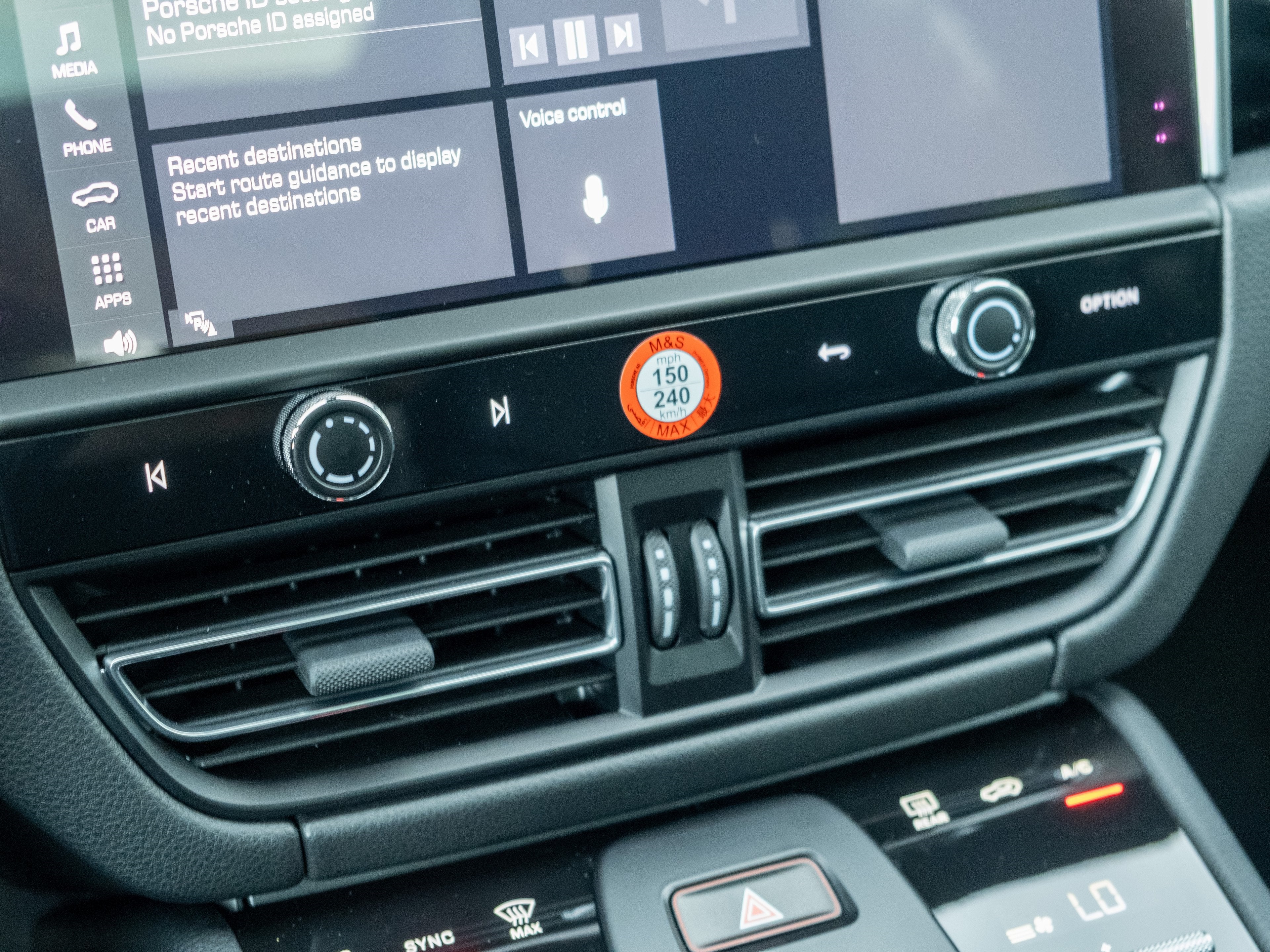 2026 Porsche Macan Base