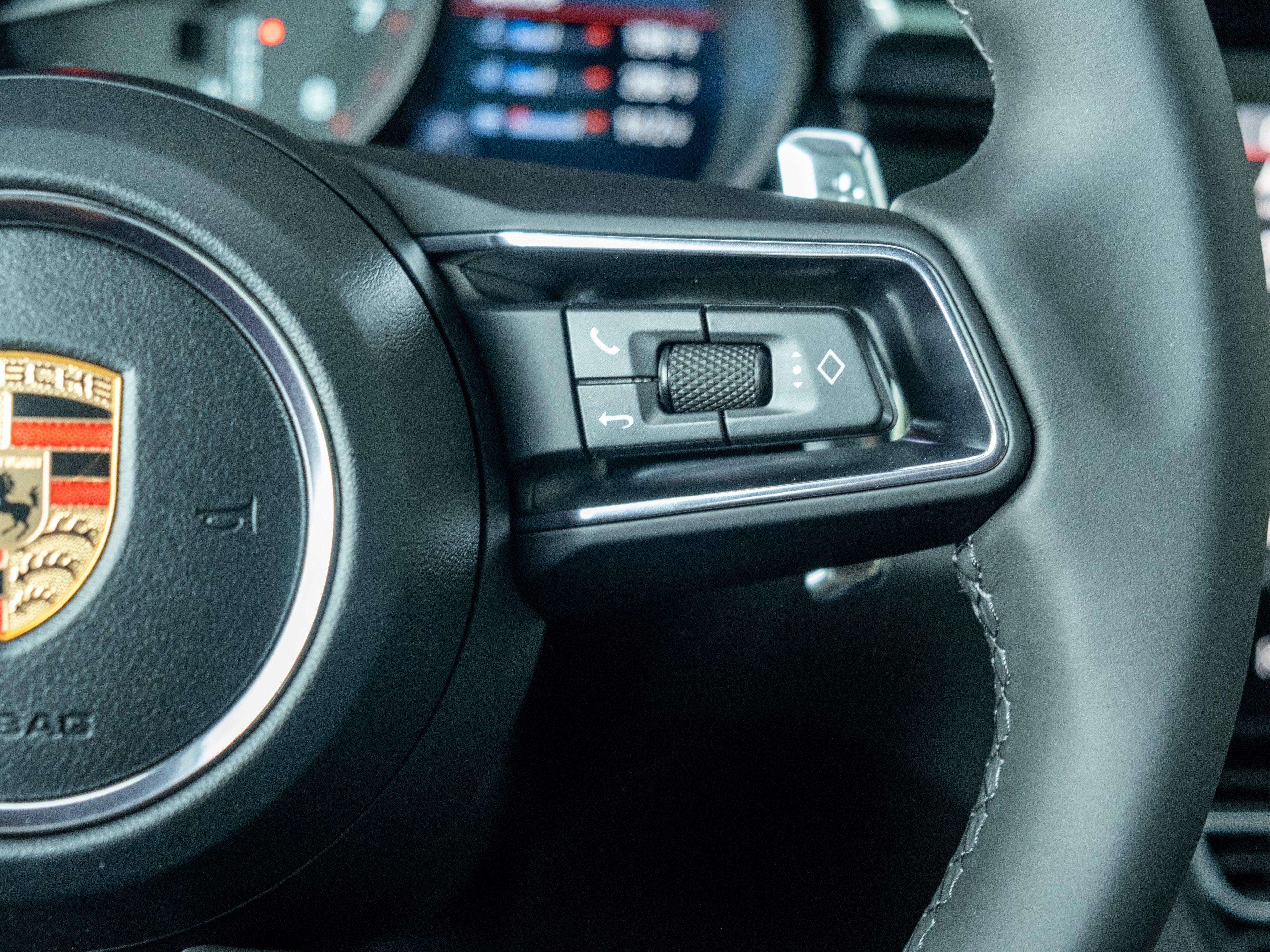 2026 Porsche Macan Base