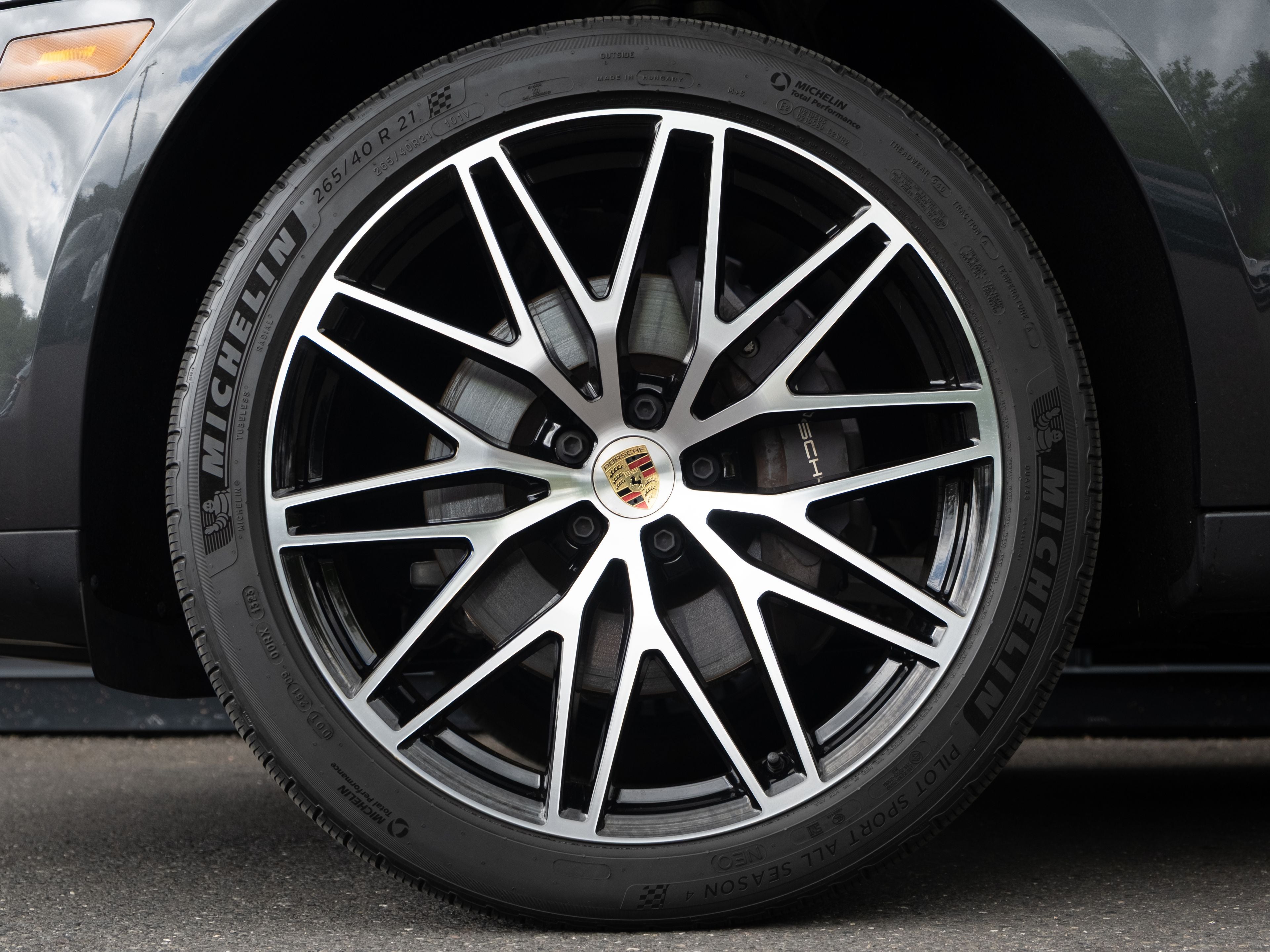 2023 Porsche Macan Base