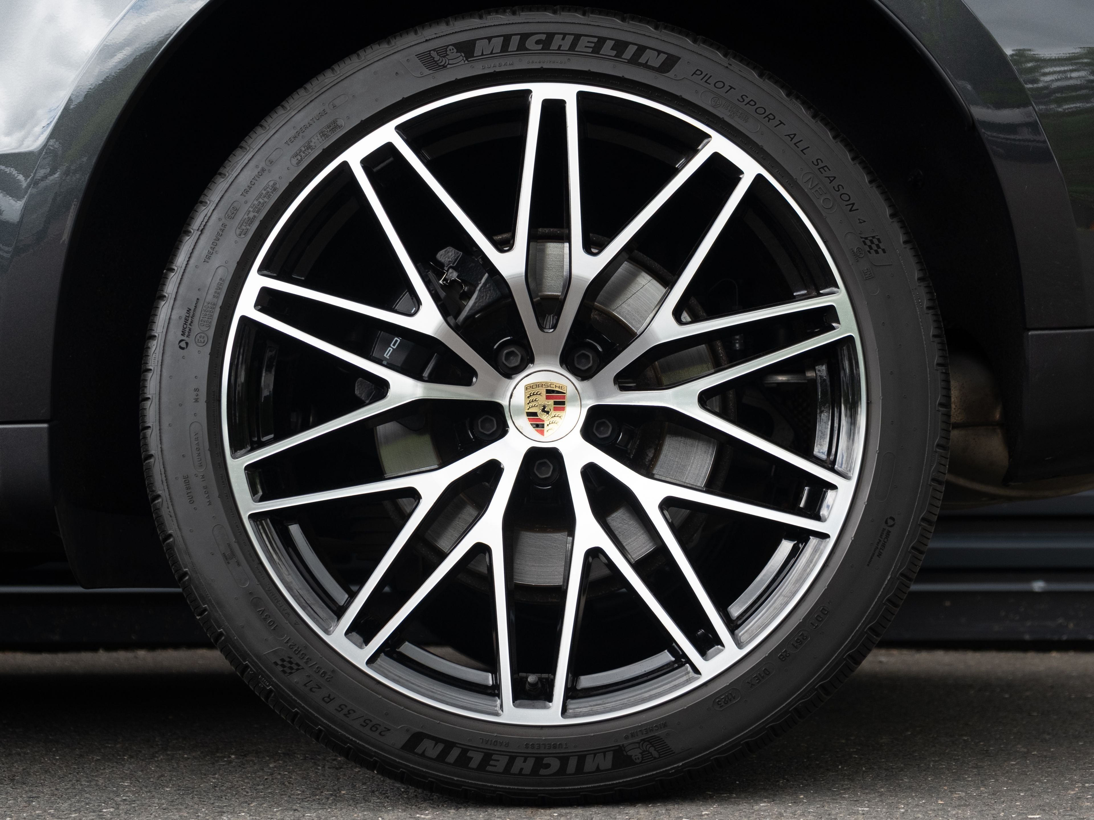 2023 Porsche Macan Base