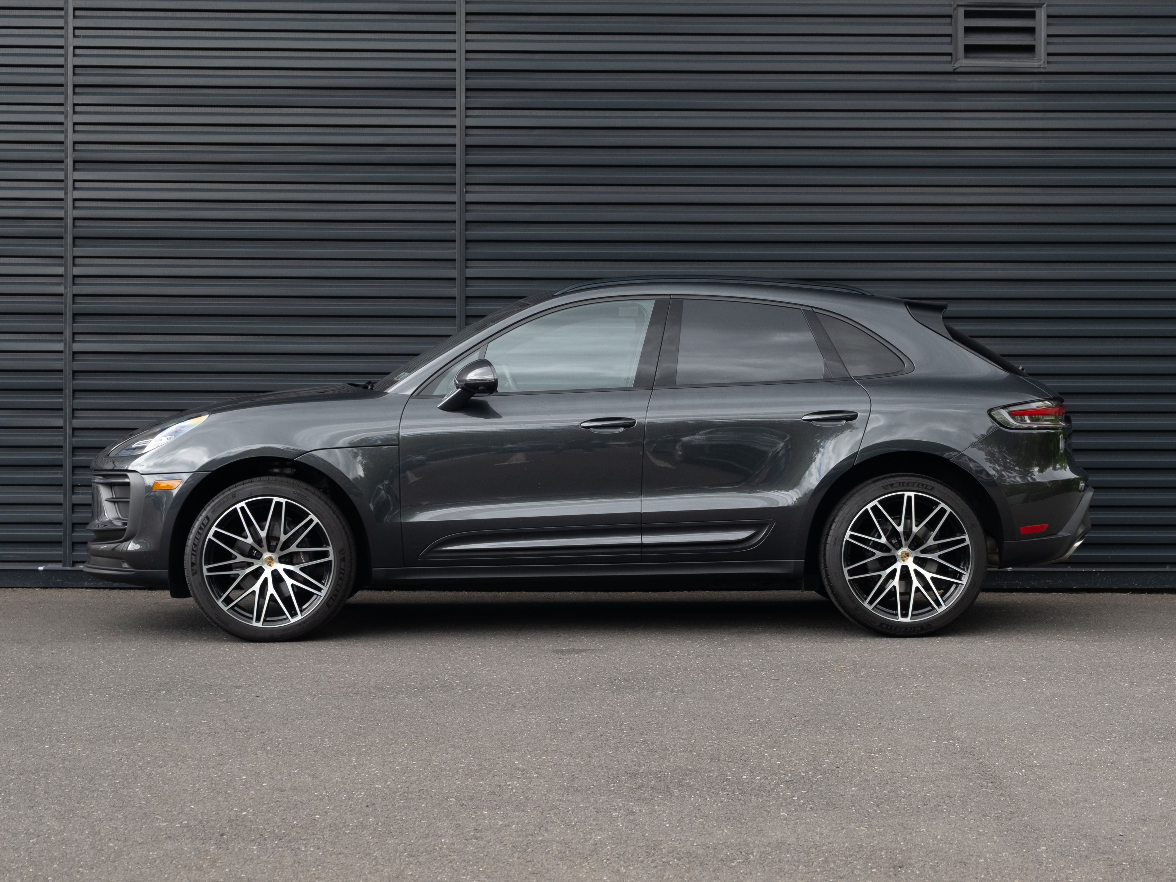2023 Porsche Macan Base