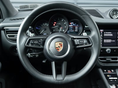2023 Porsche Macan Base