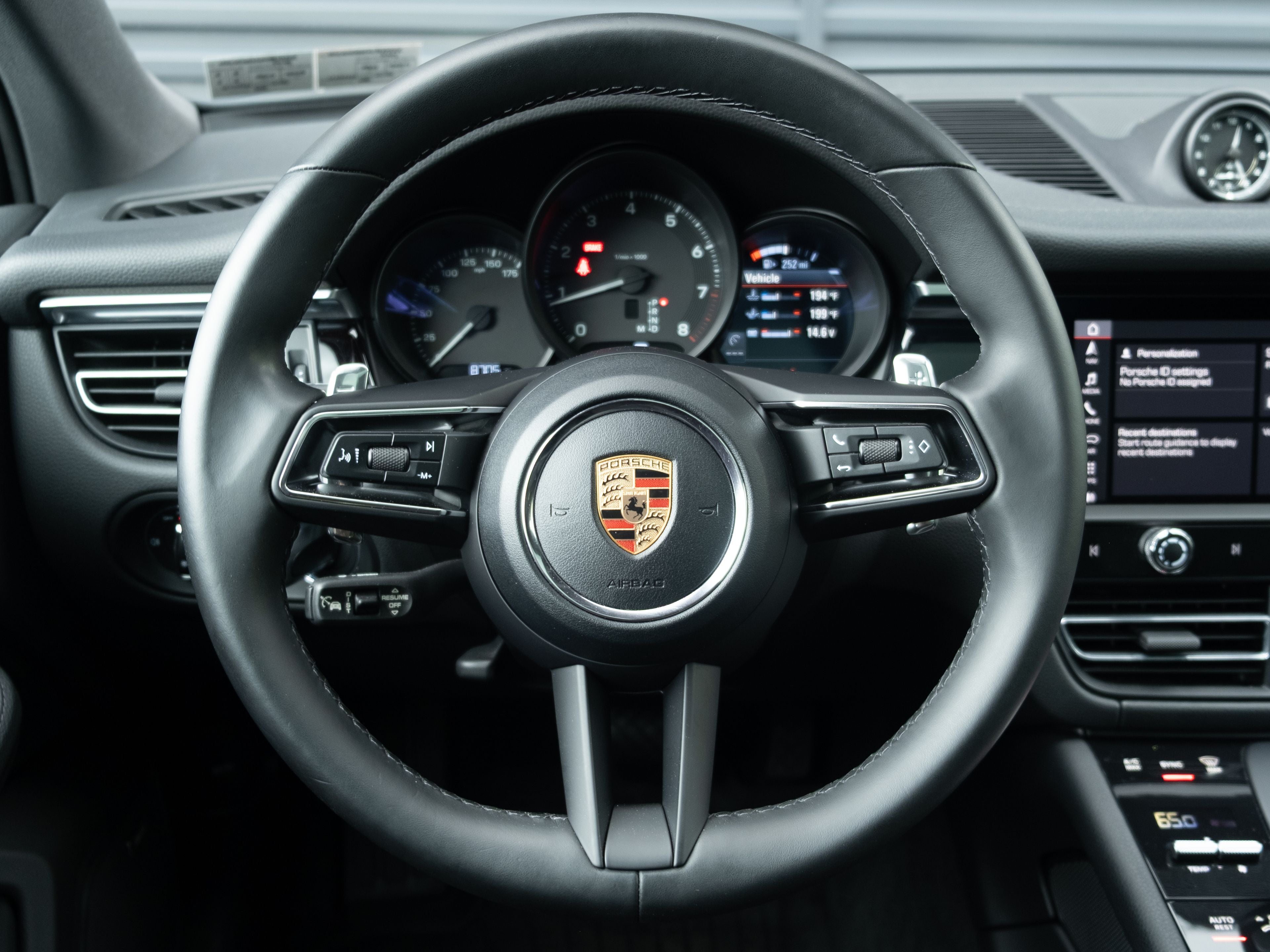 2023 Porsche Macan Base