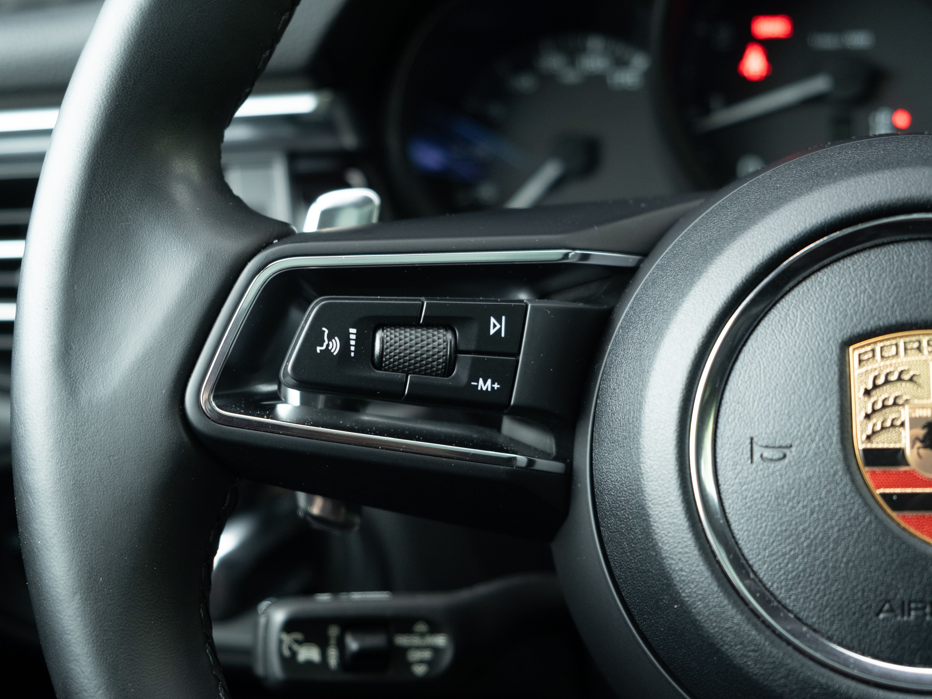 2023 Porsche Macan Base