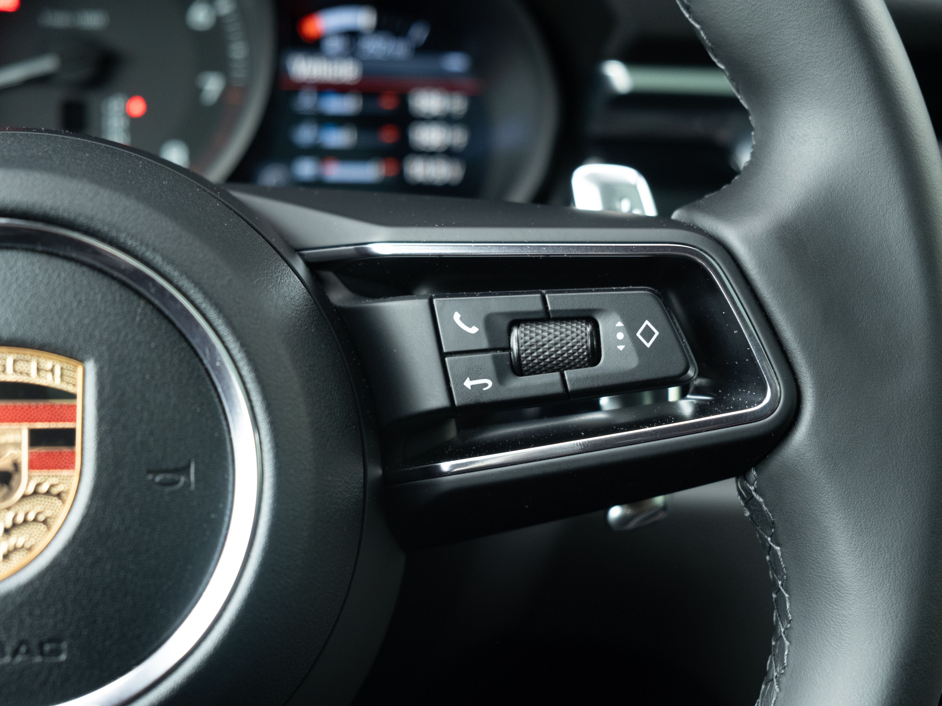 2023 Porsche Macan Base