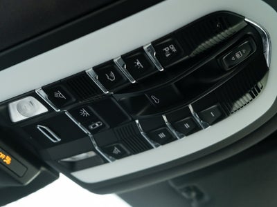 2023 Porsche Macan Base