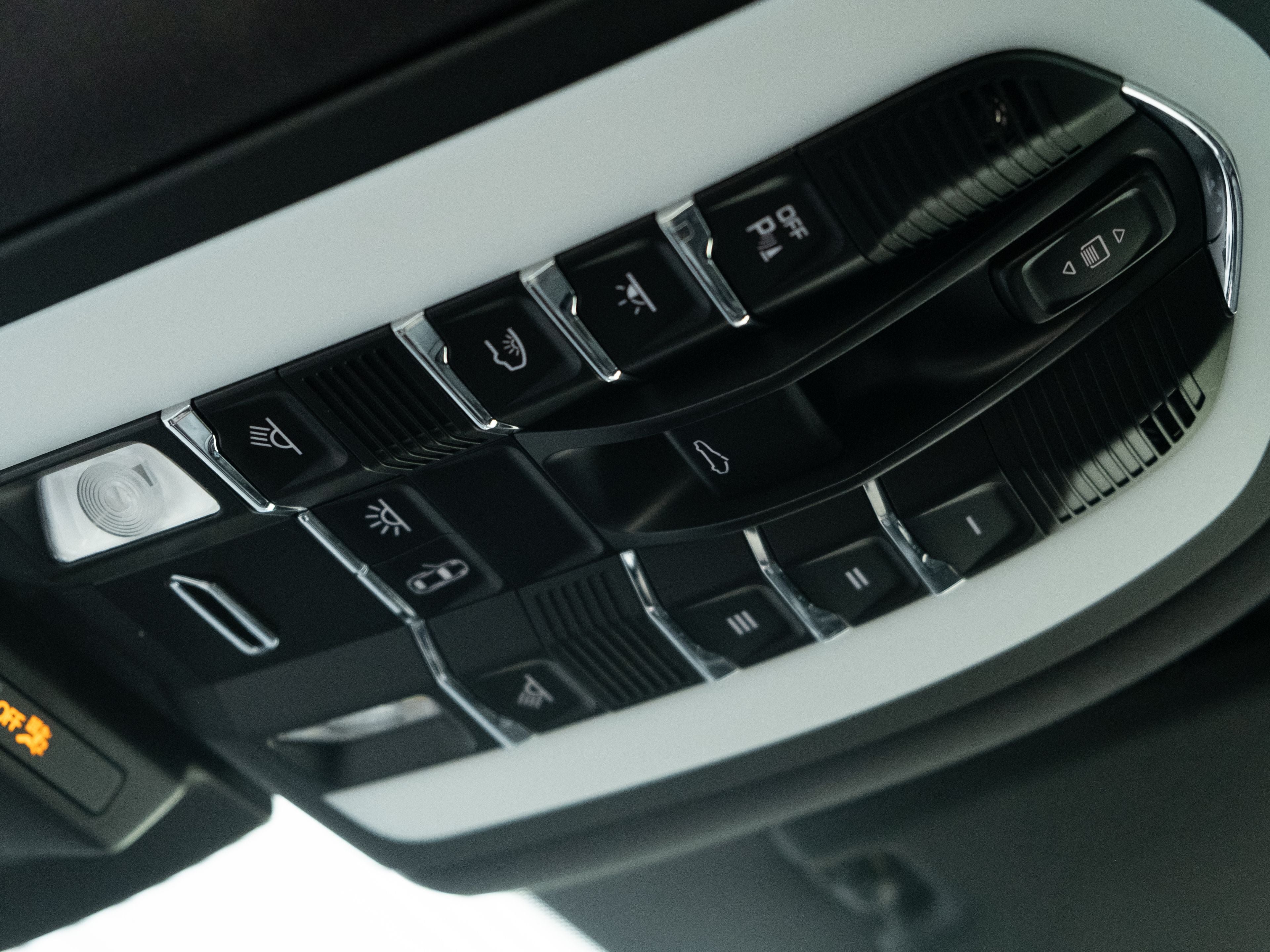 2023 Porsche Macan Base