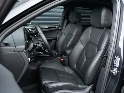 2023 Porsche Macan Base