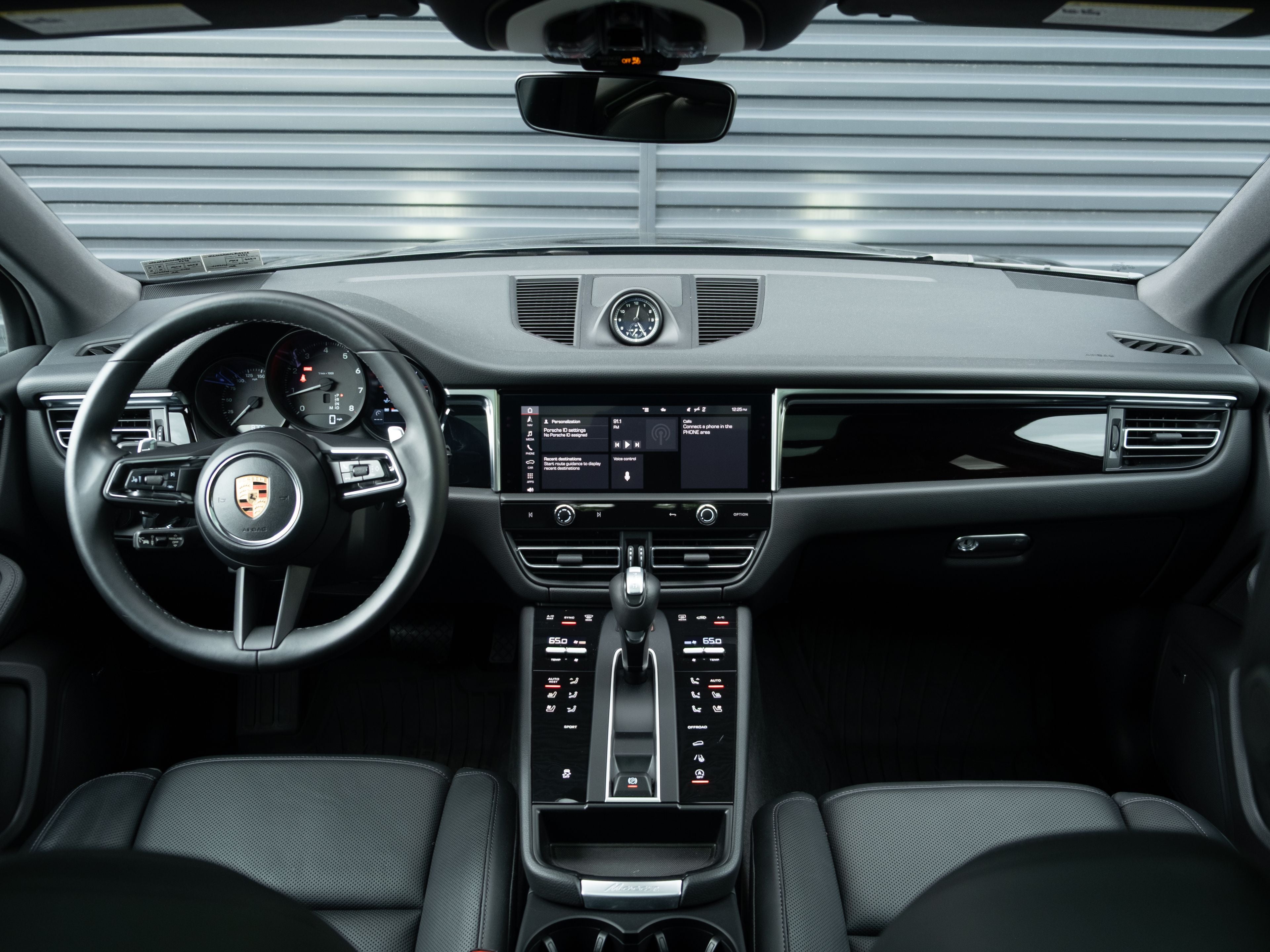 2023 Porsche Macan Base