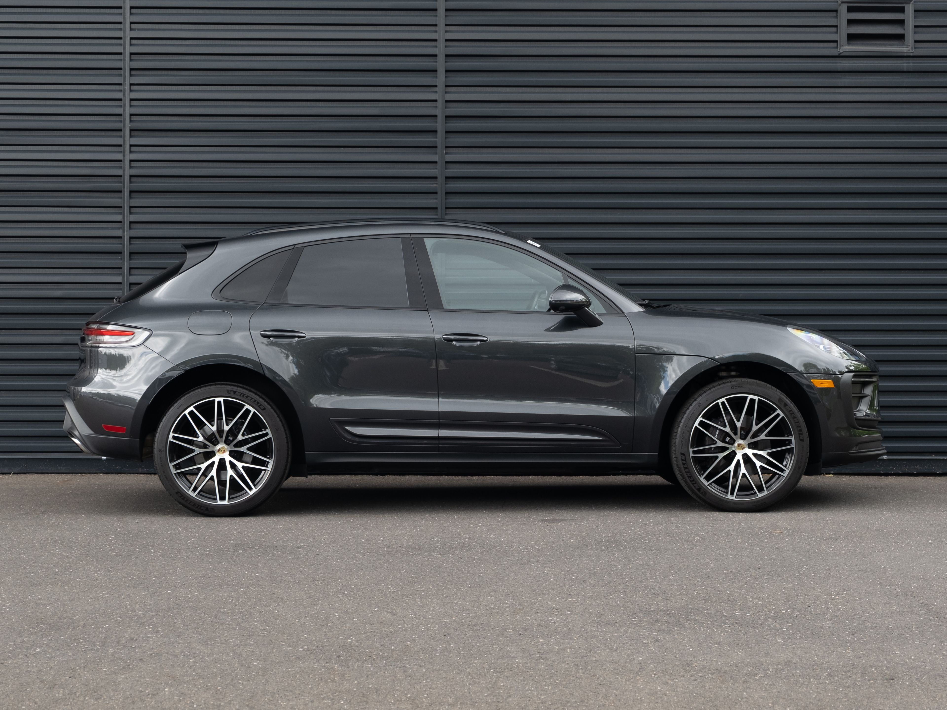 2023 Porsche Macan Base