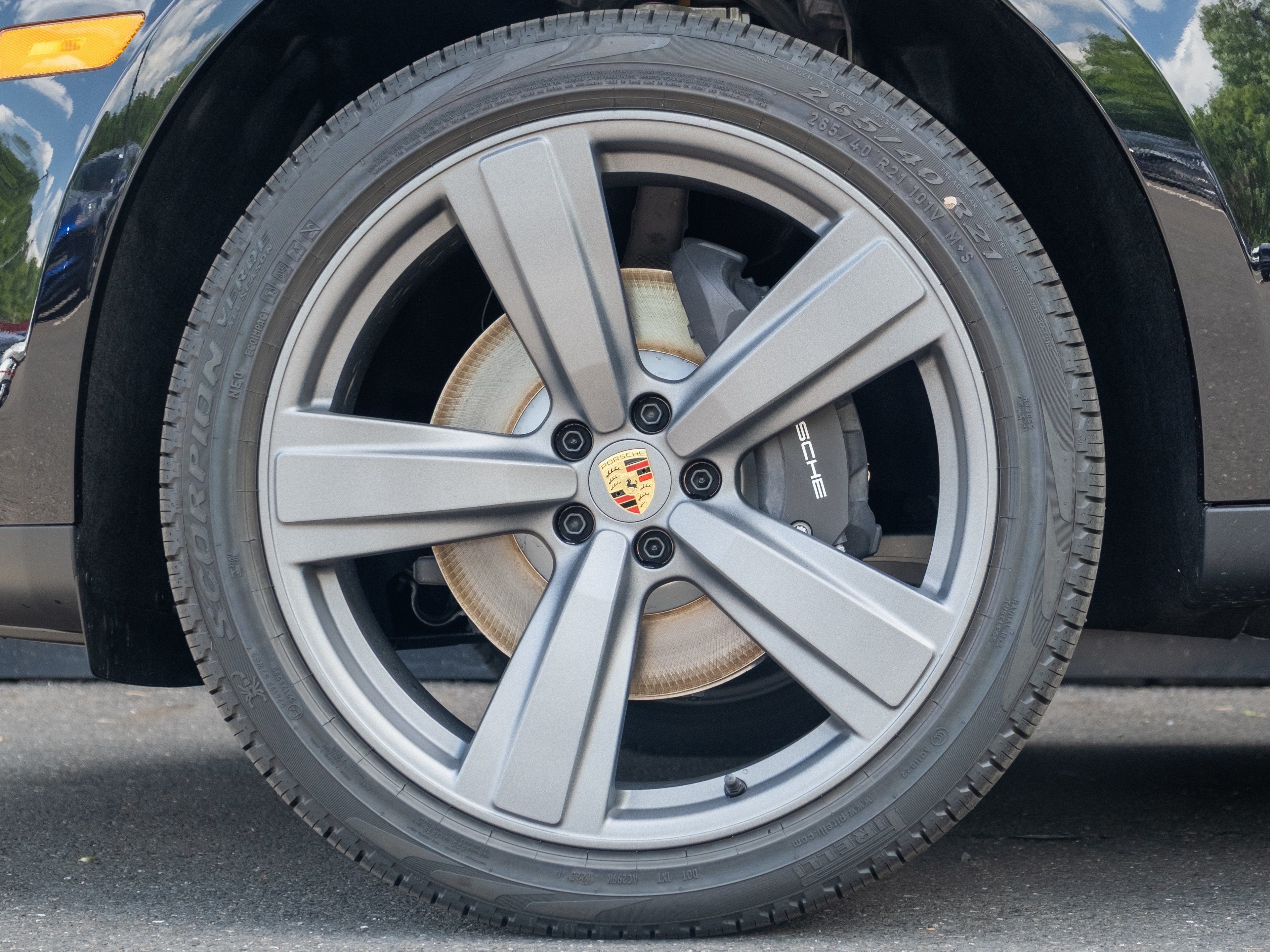 2025 Porsche Macan Base