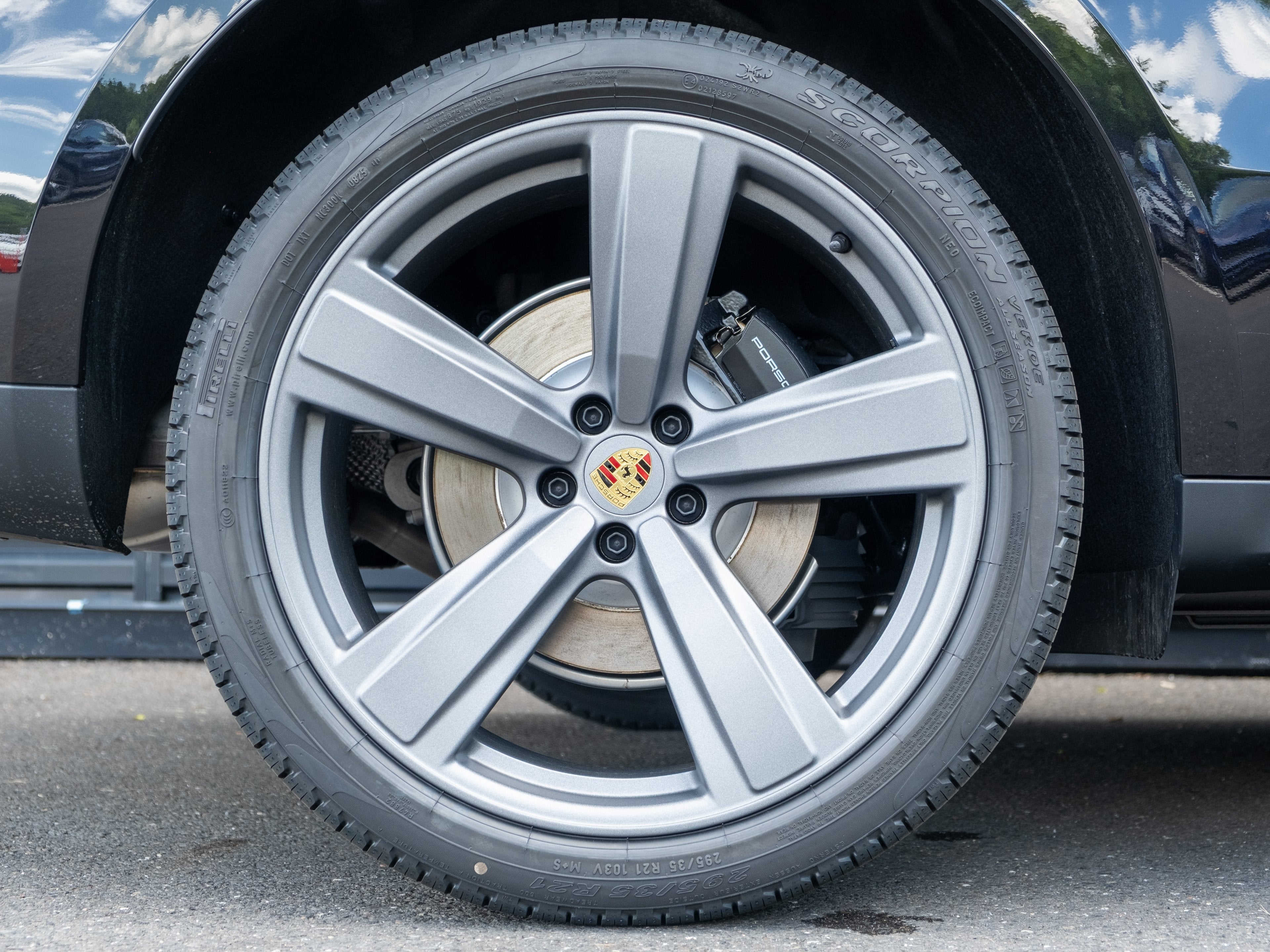 2025 Porsche Macan Base