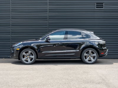 2025 Porsche Macan Base