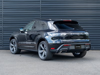 2025 Porsche Macan Base