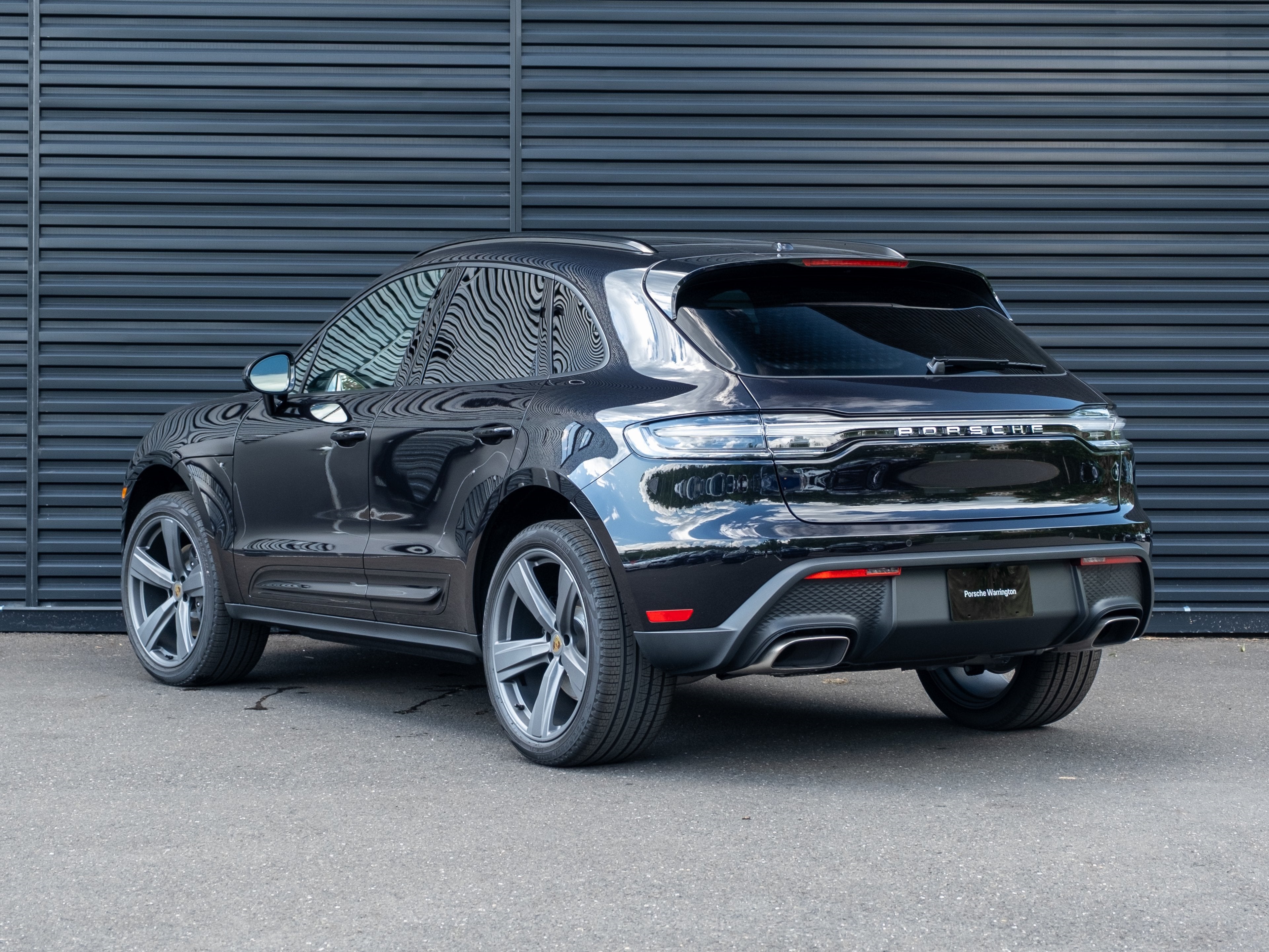 2025 Porsche Macan Base