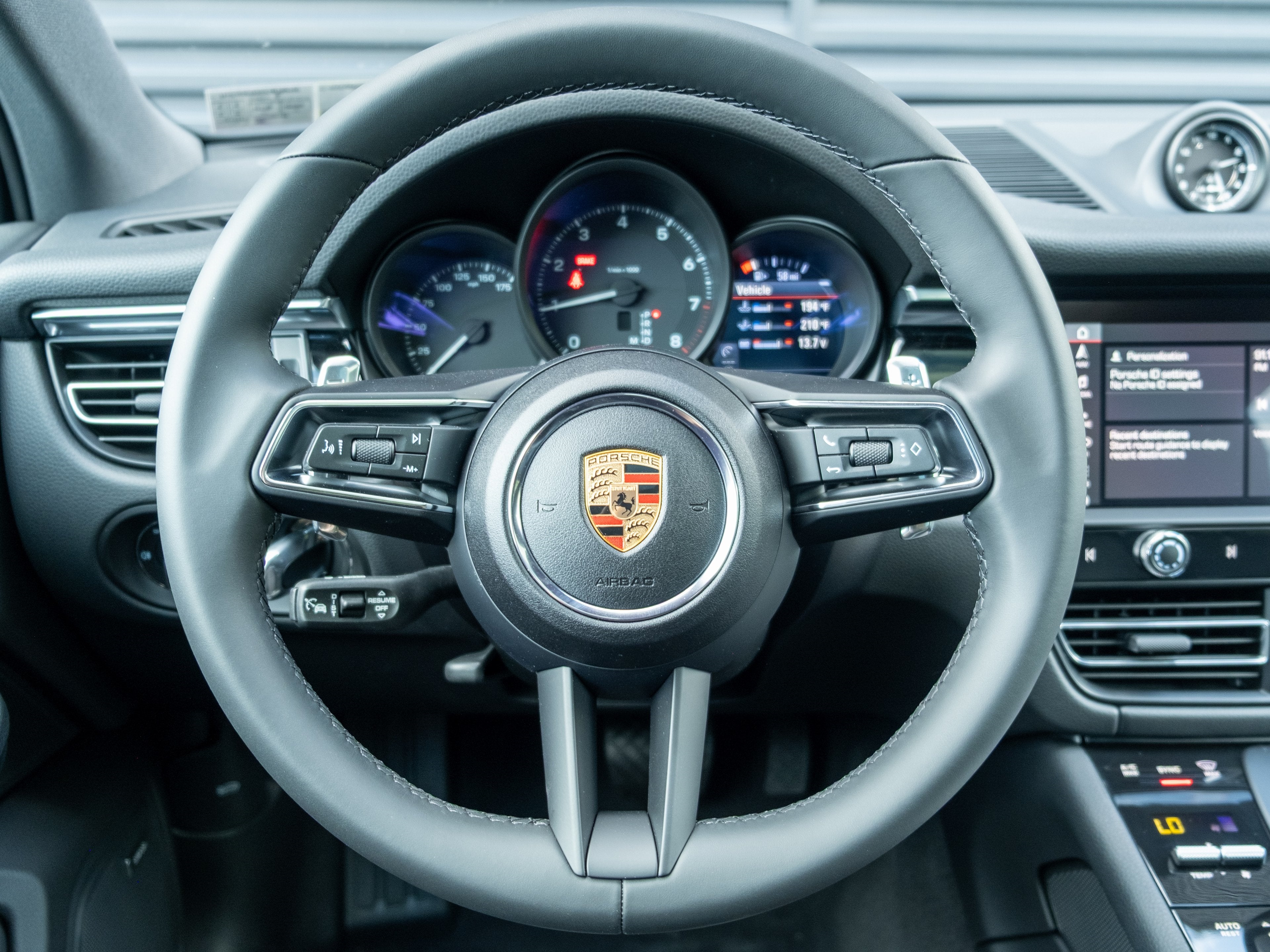 2025 Porsche Macan Base