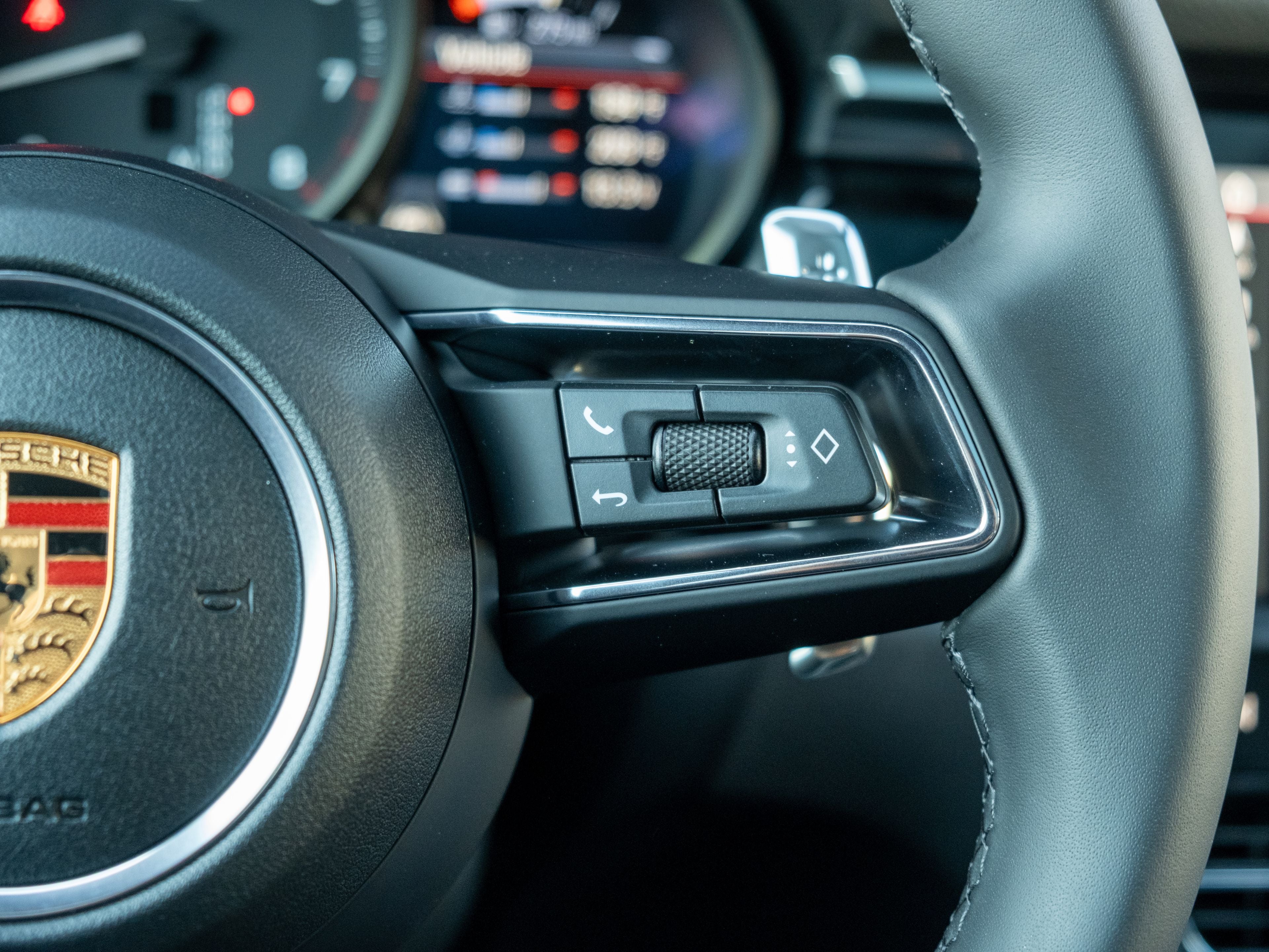 2026 Porsche Macan Base