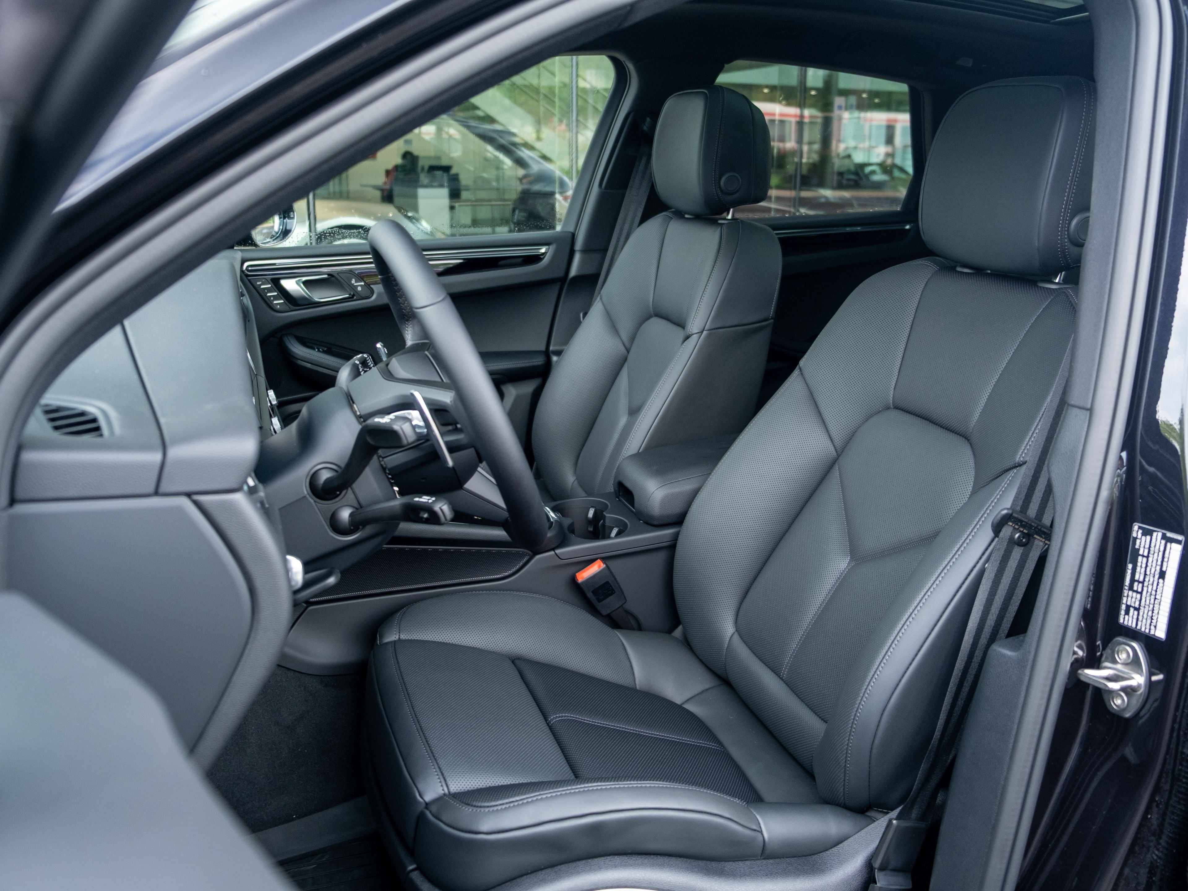 2026 Porsche Macan Base