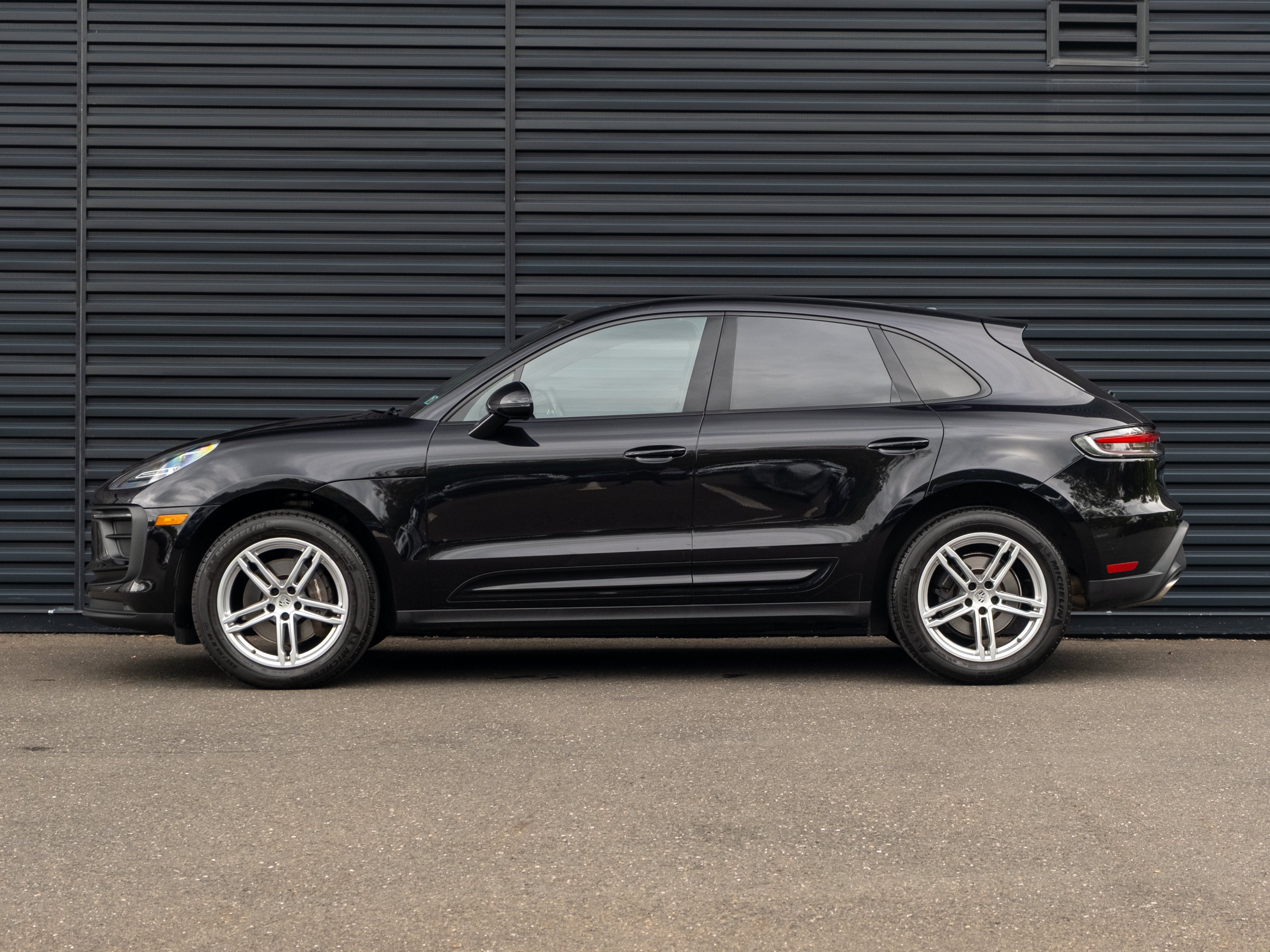 2023 Porsche Macan Base