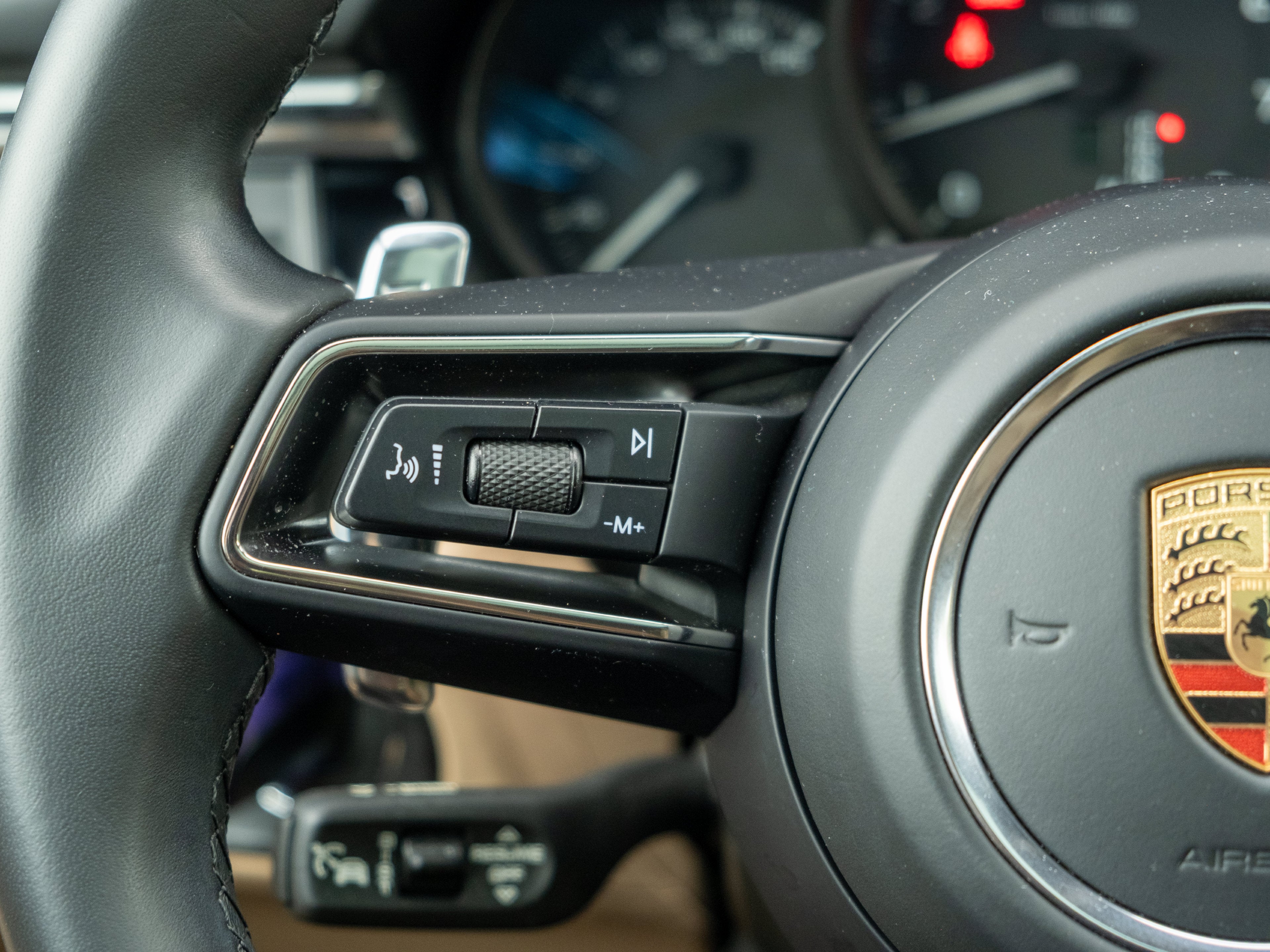 2023 Porsche Macan Base