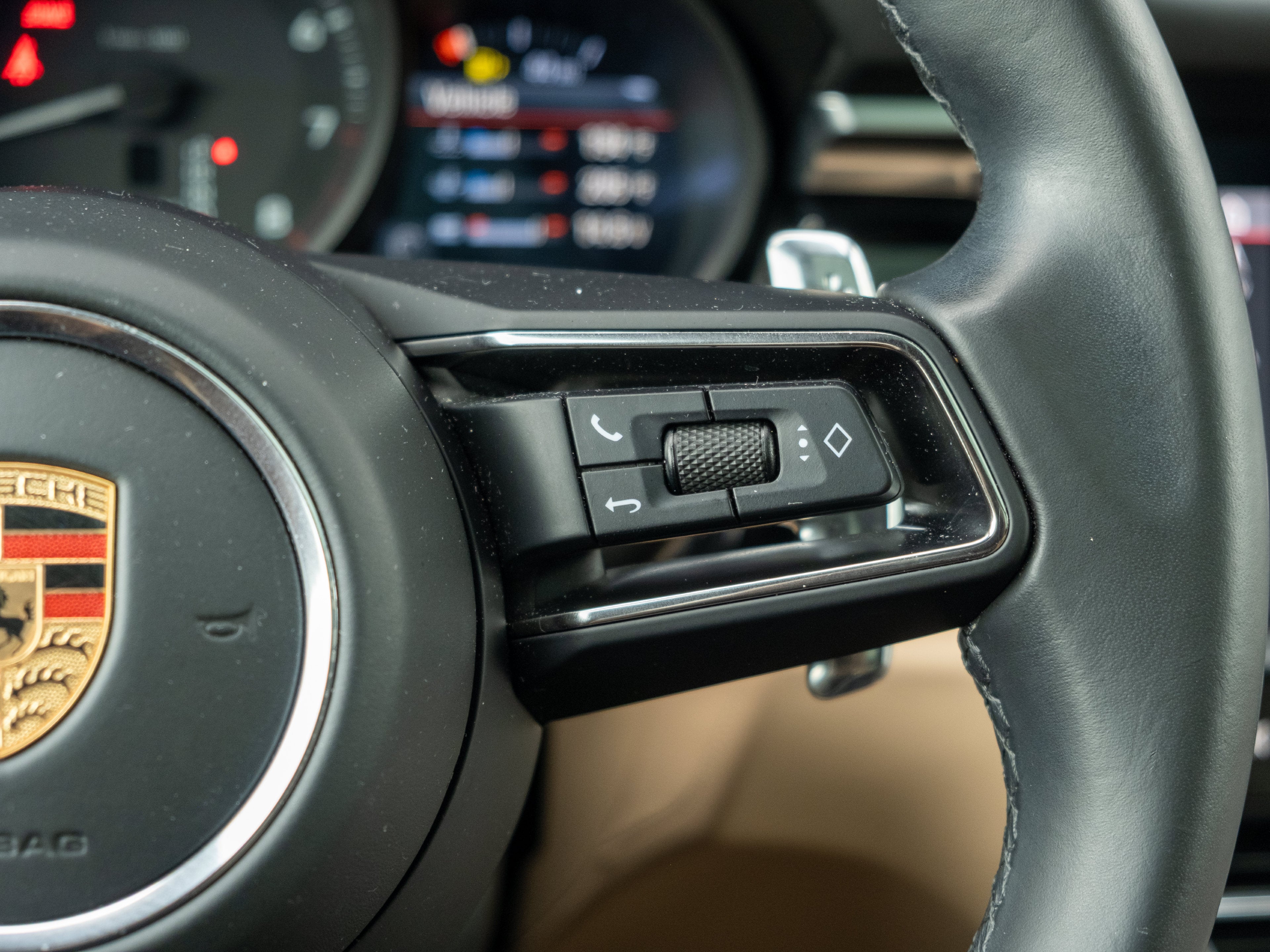 2023 Porsche Macan Base