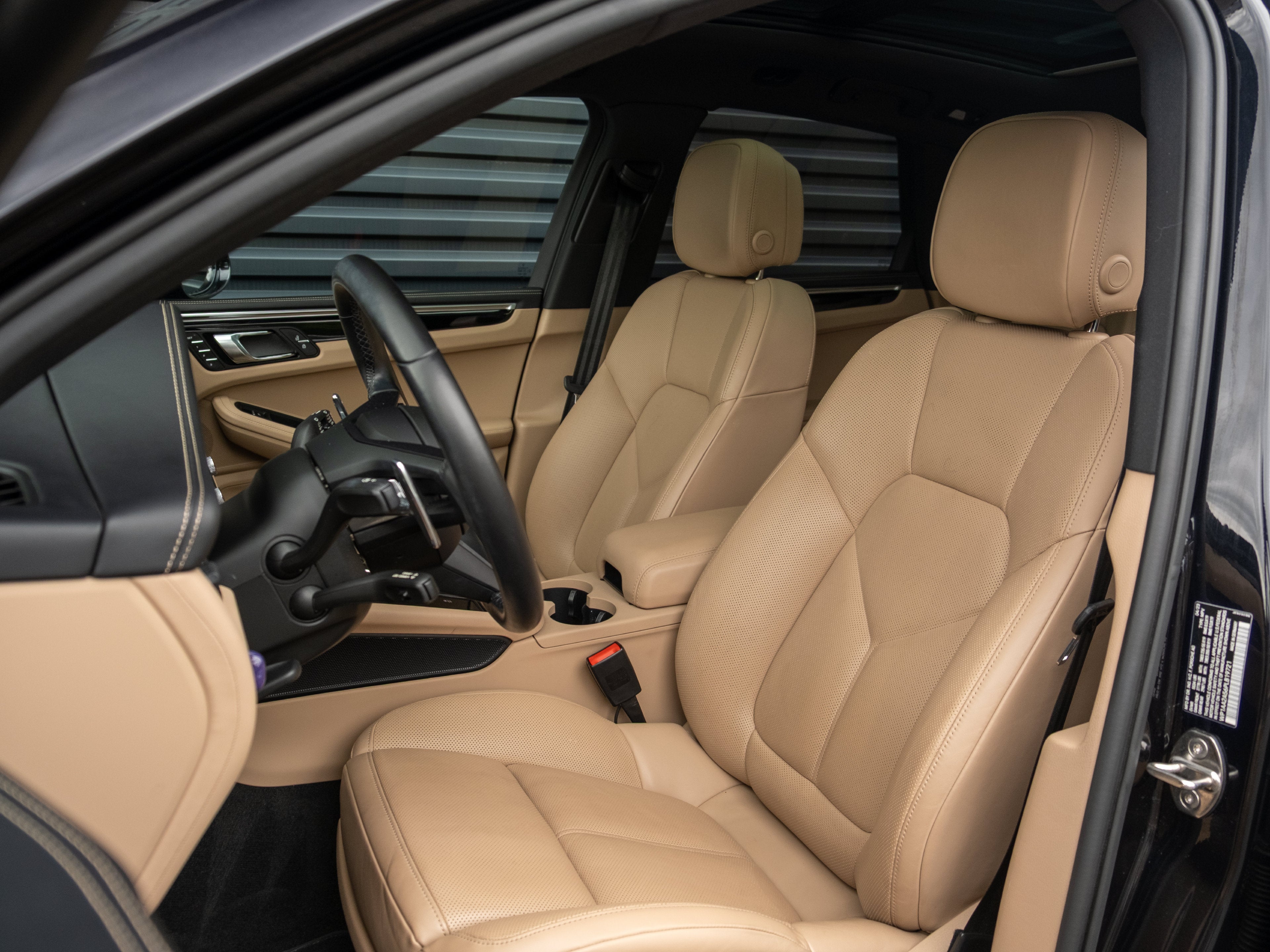2023 Porsche Macan Base