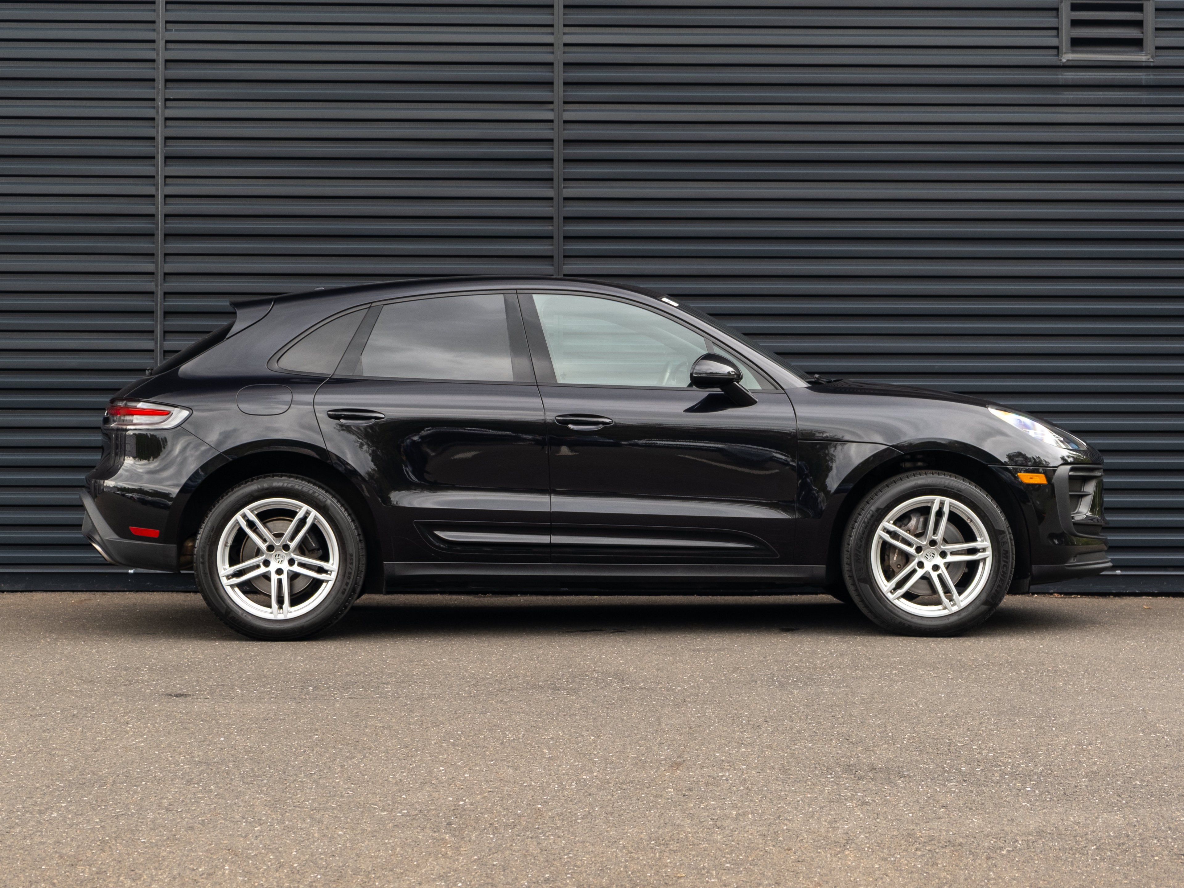 2023 Porsche Macan Base