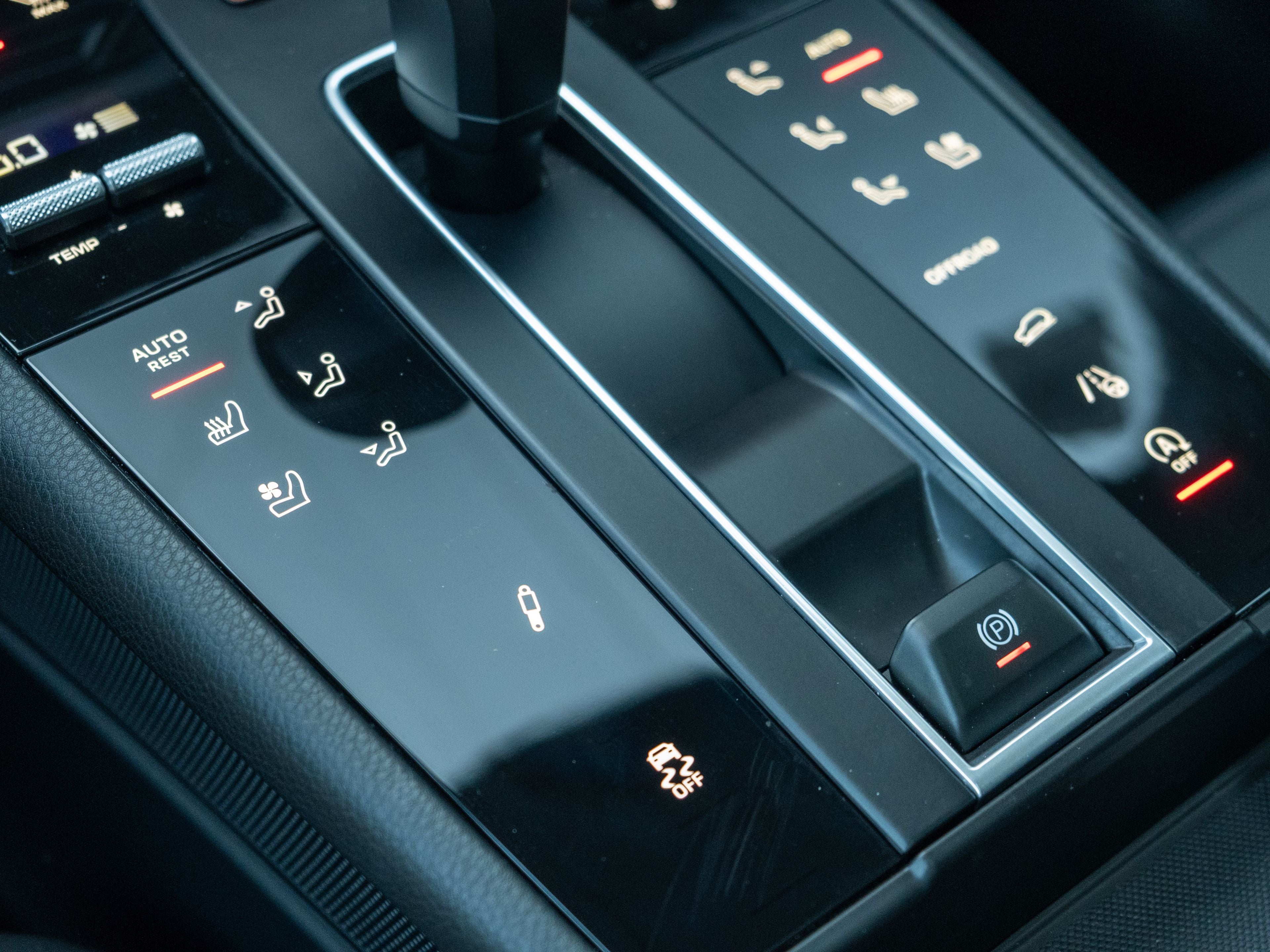 2025 Porsche Macan T