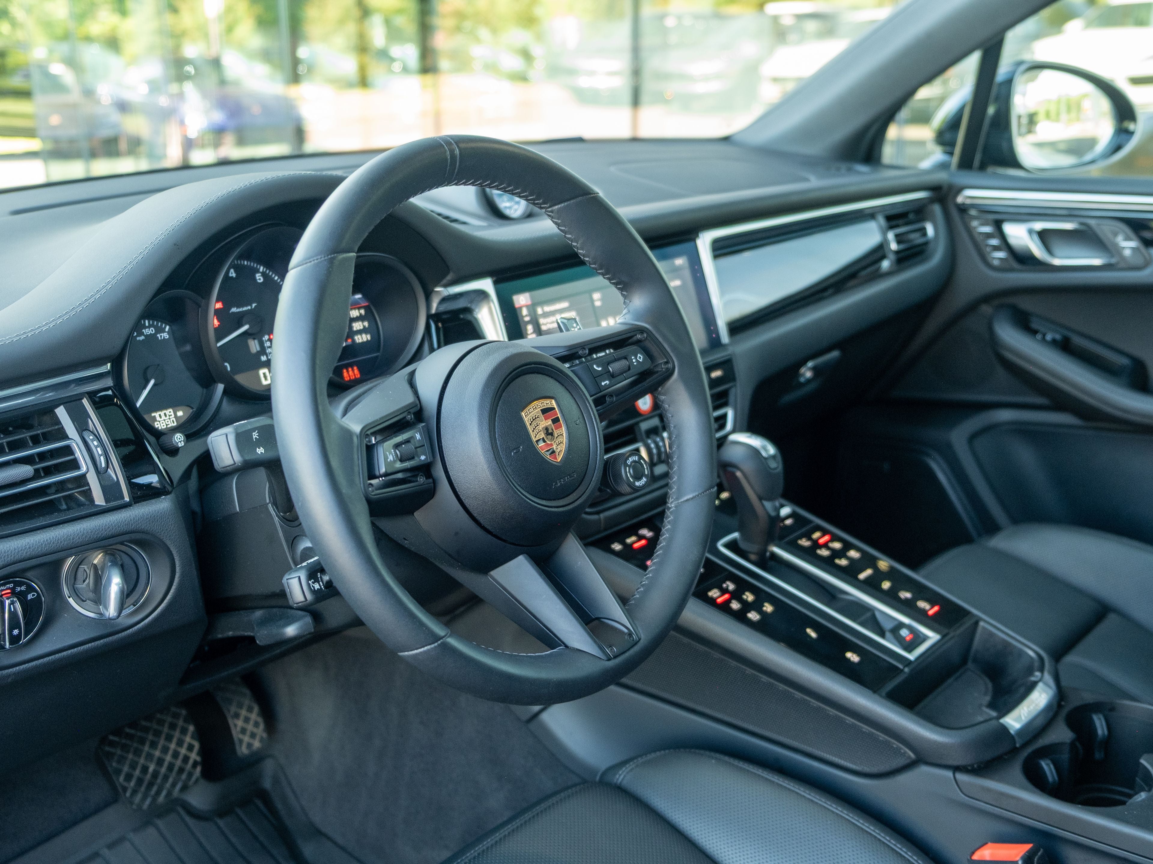 2025 Porsche Macan T