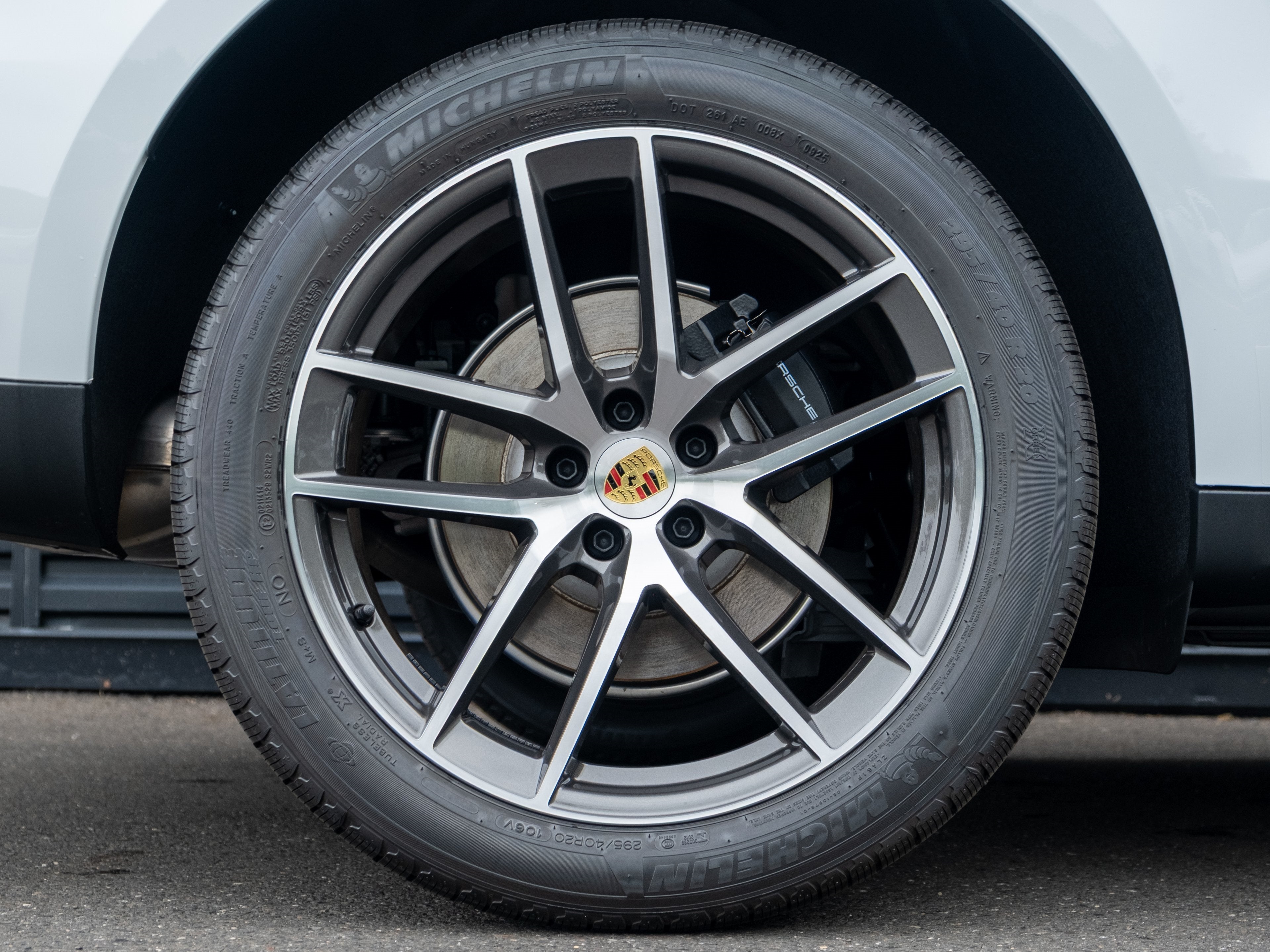 2025 Porsche Macan Base