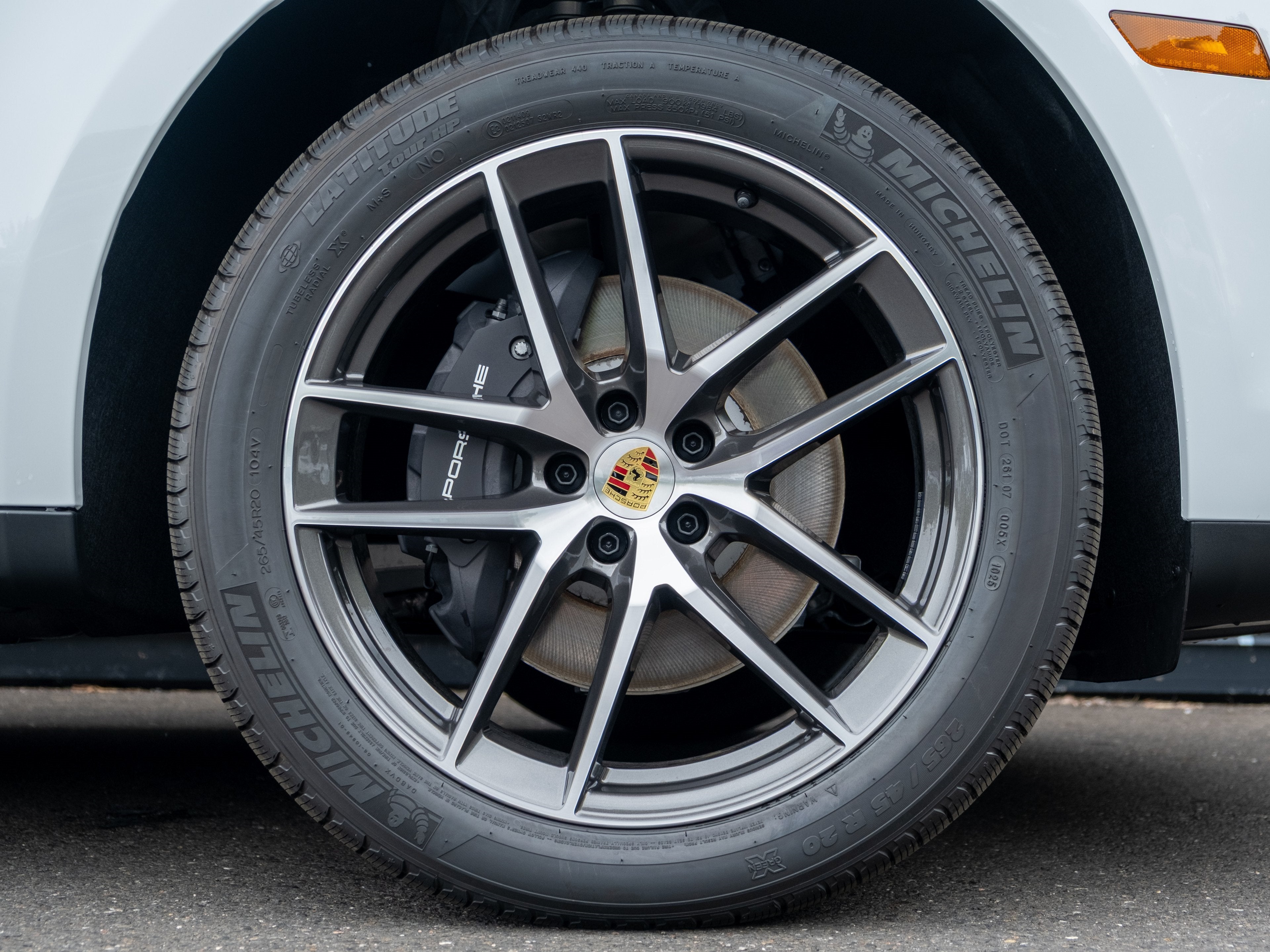 2025 Porsche Macan Base