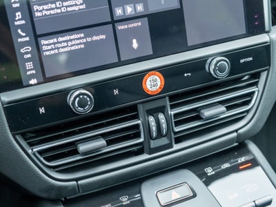 2025 Porsche Macan Base