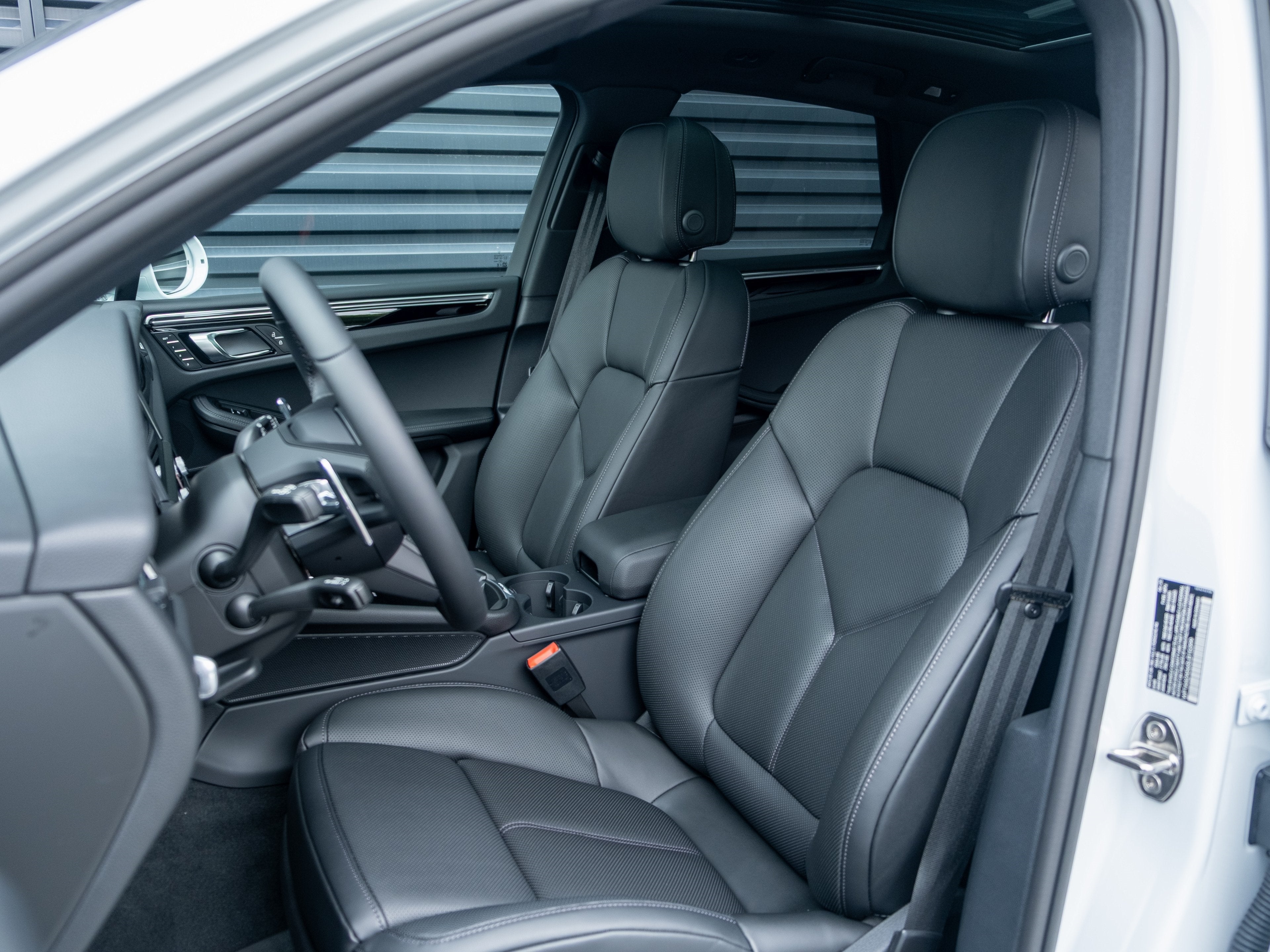 2025 Porsche Macan Base